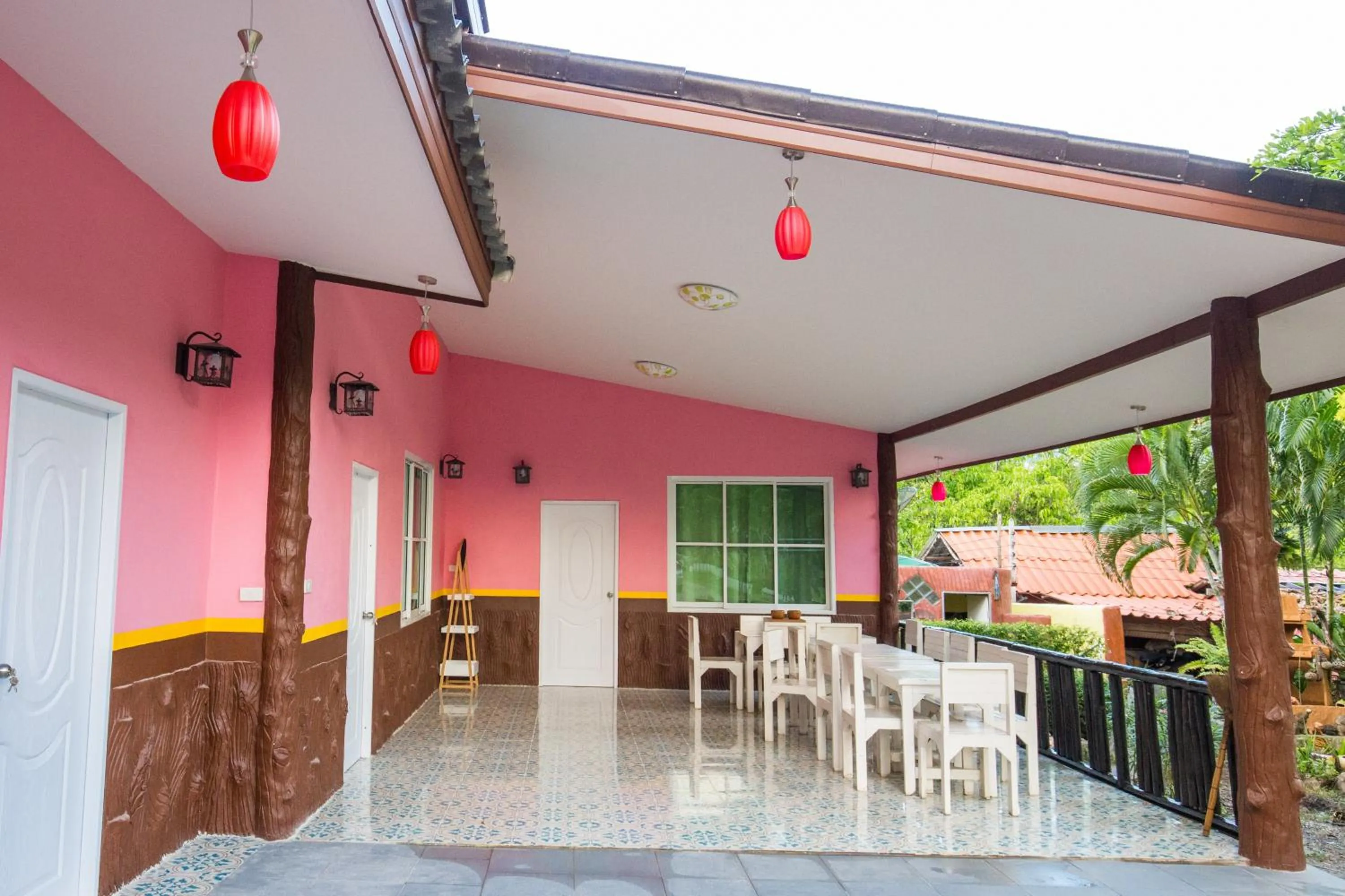 Facade/entrance in Tanihill Resort