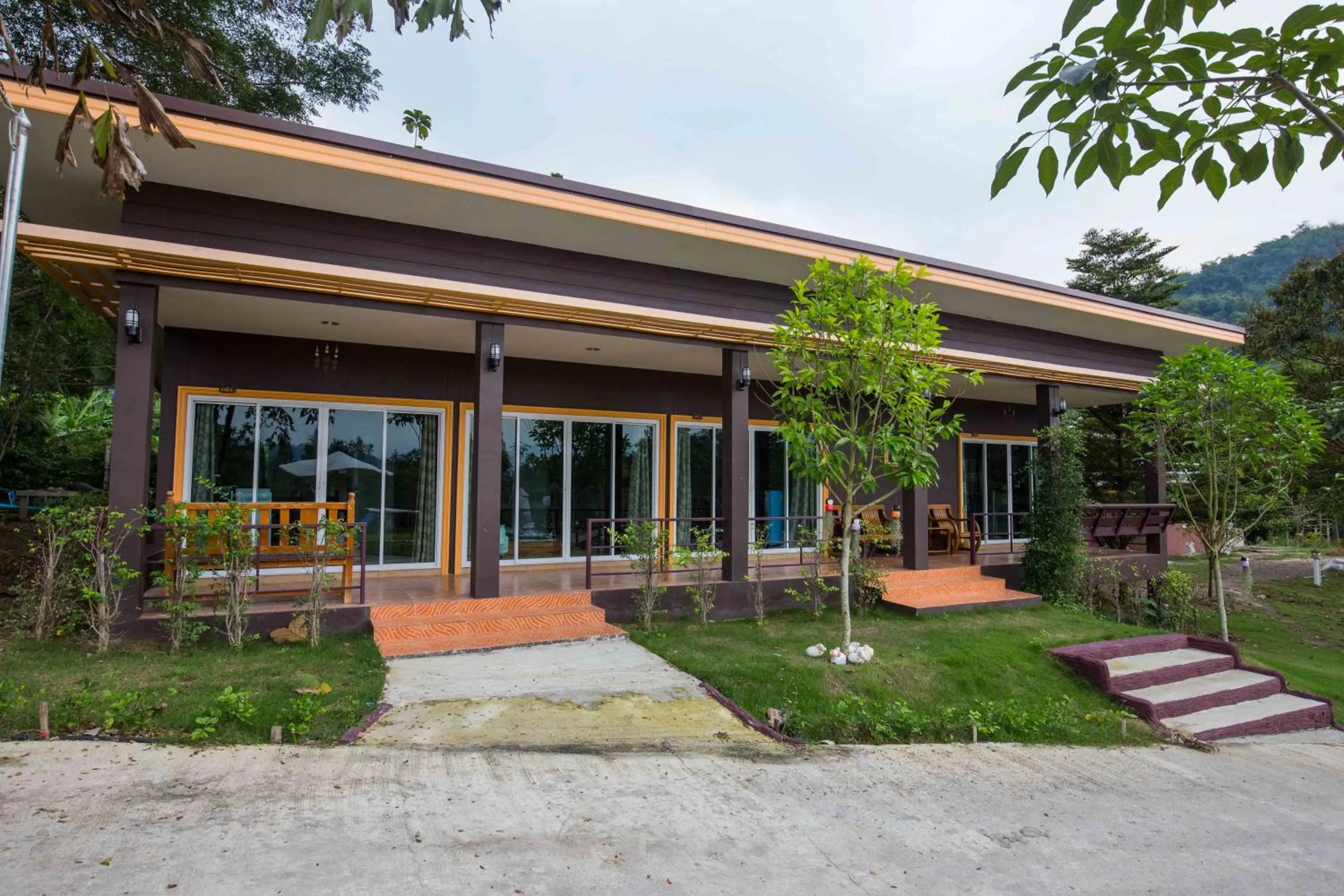 Facade/entrance in Tanihill Resort