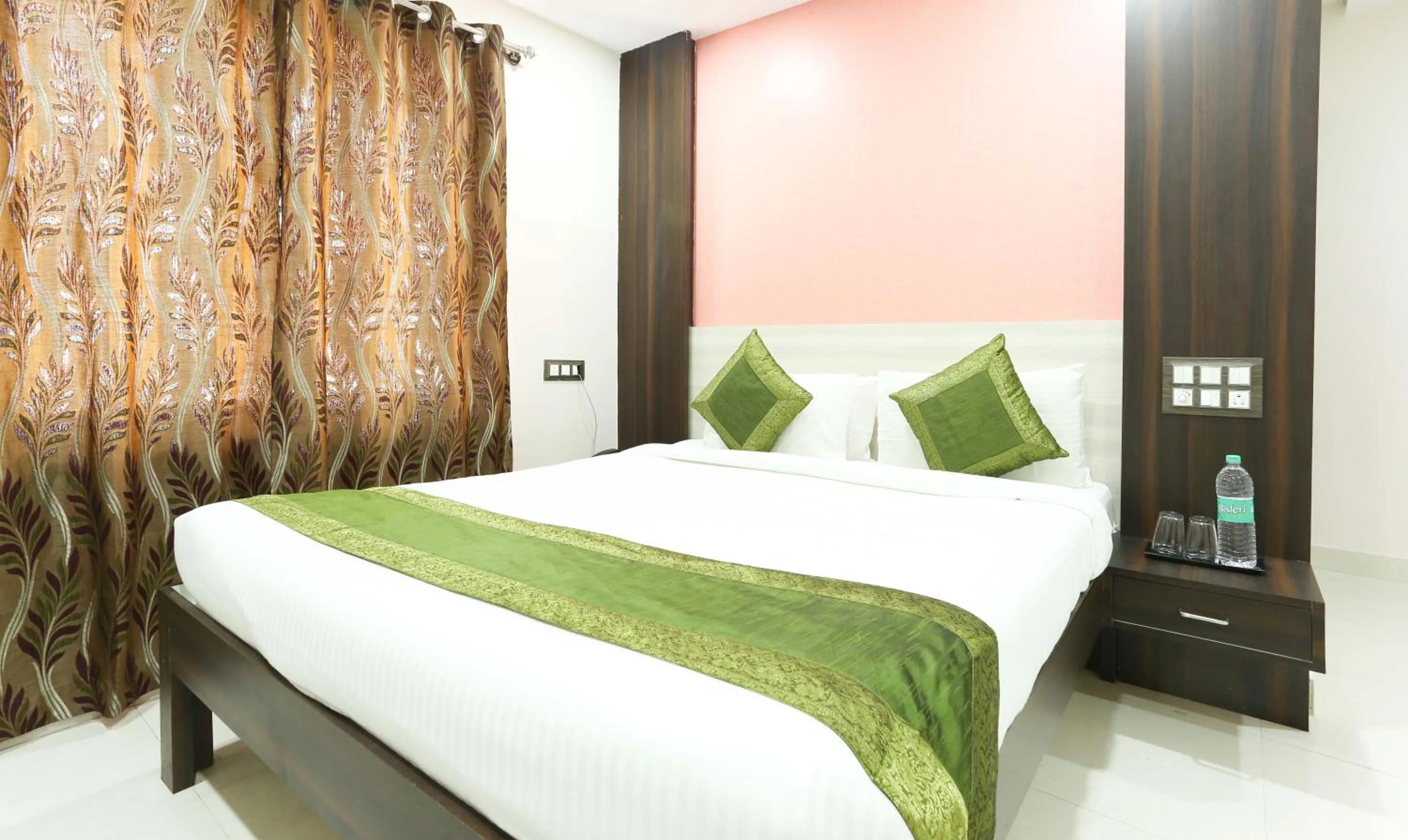 Bed in Hotel Habitat Comforts