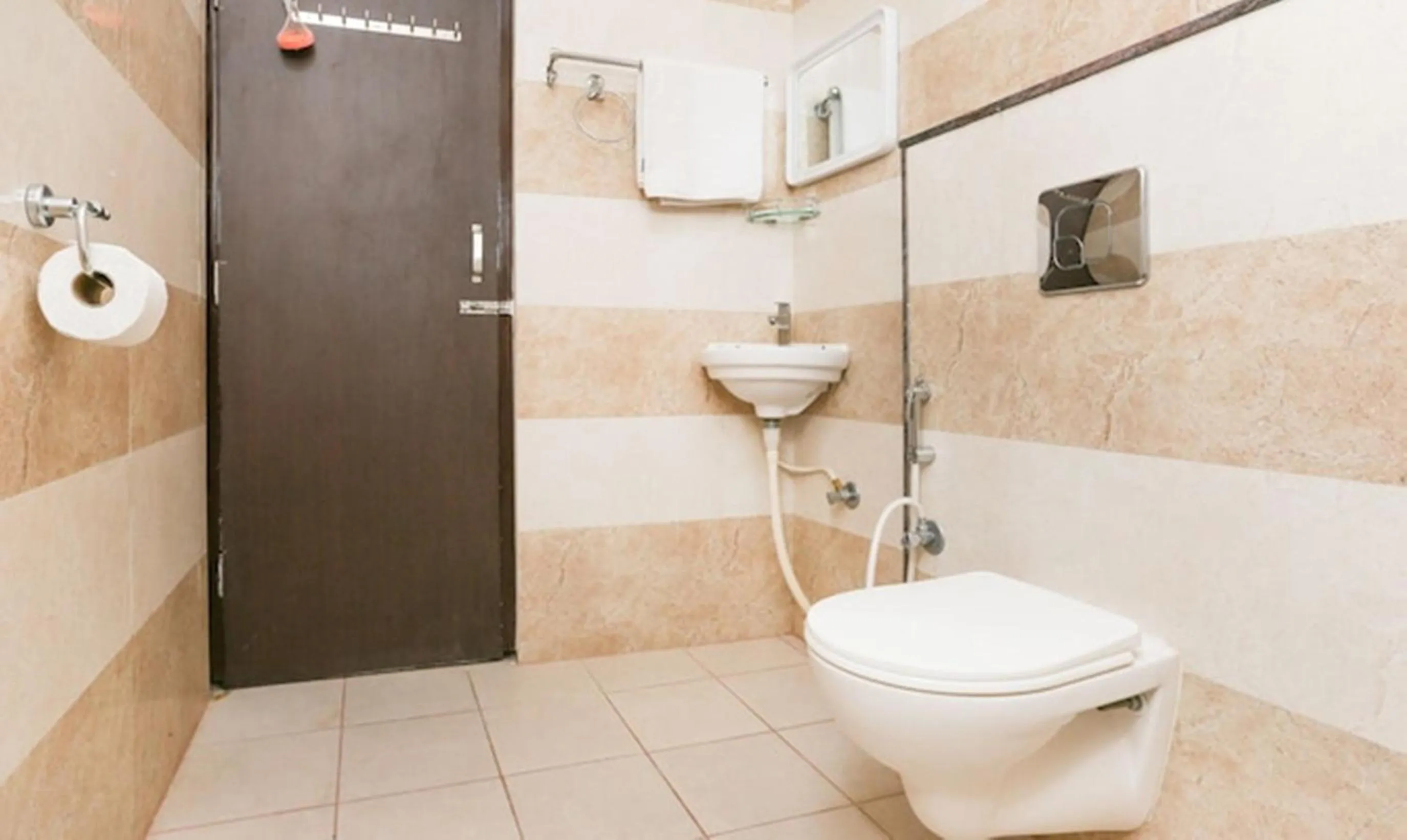 Toilet in Hotel Habitat Comforts