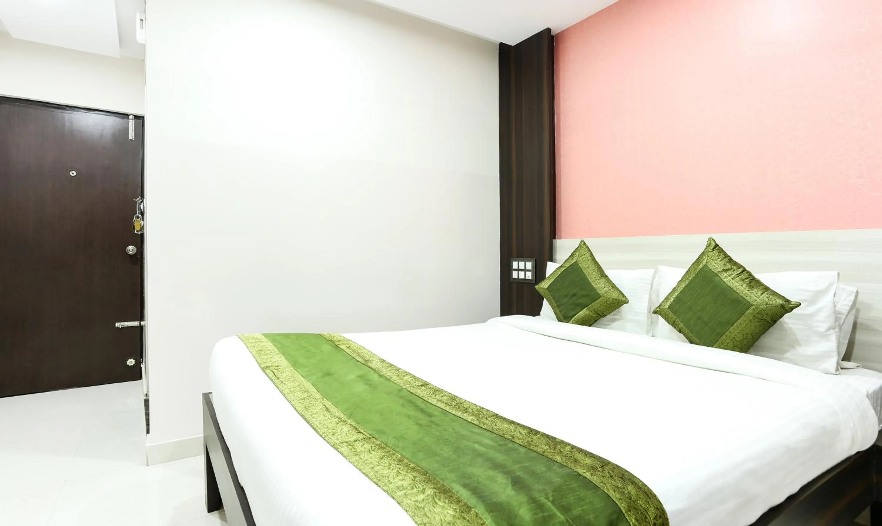 Bed in Hotel Habitat Comforts