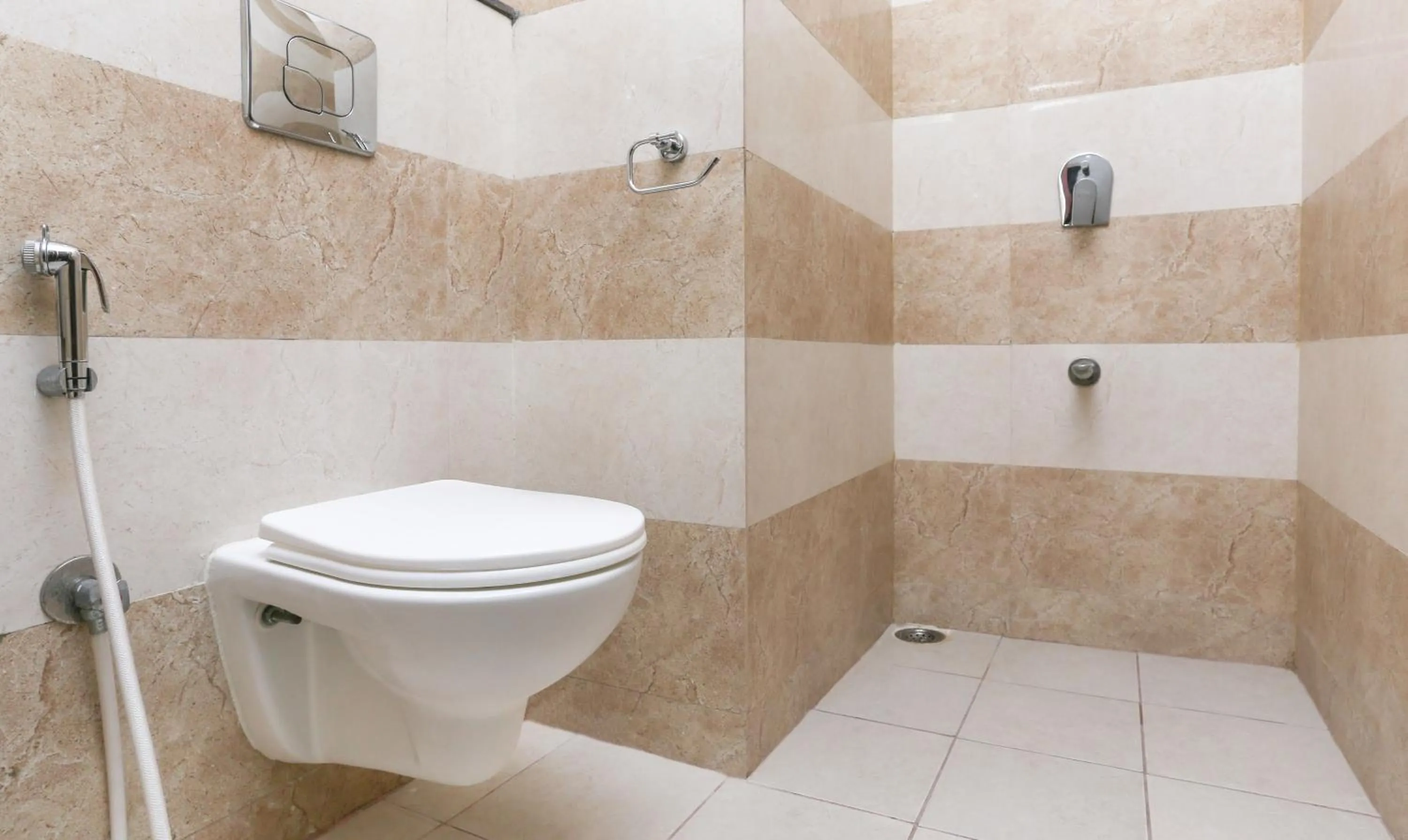 Shower in Hotel Habitat Comforts