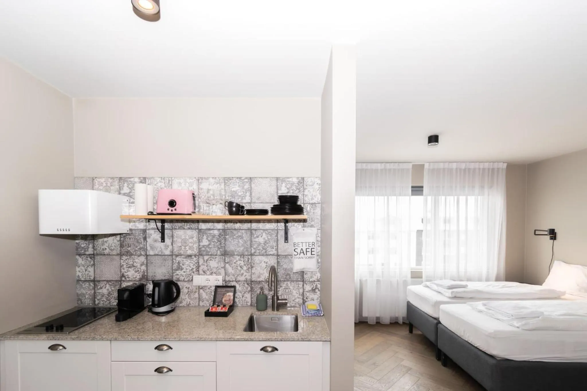 Kitchen or kitchenette, Bed in Saga Studios by Heimaleiga