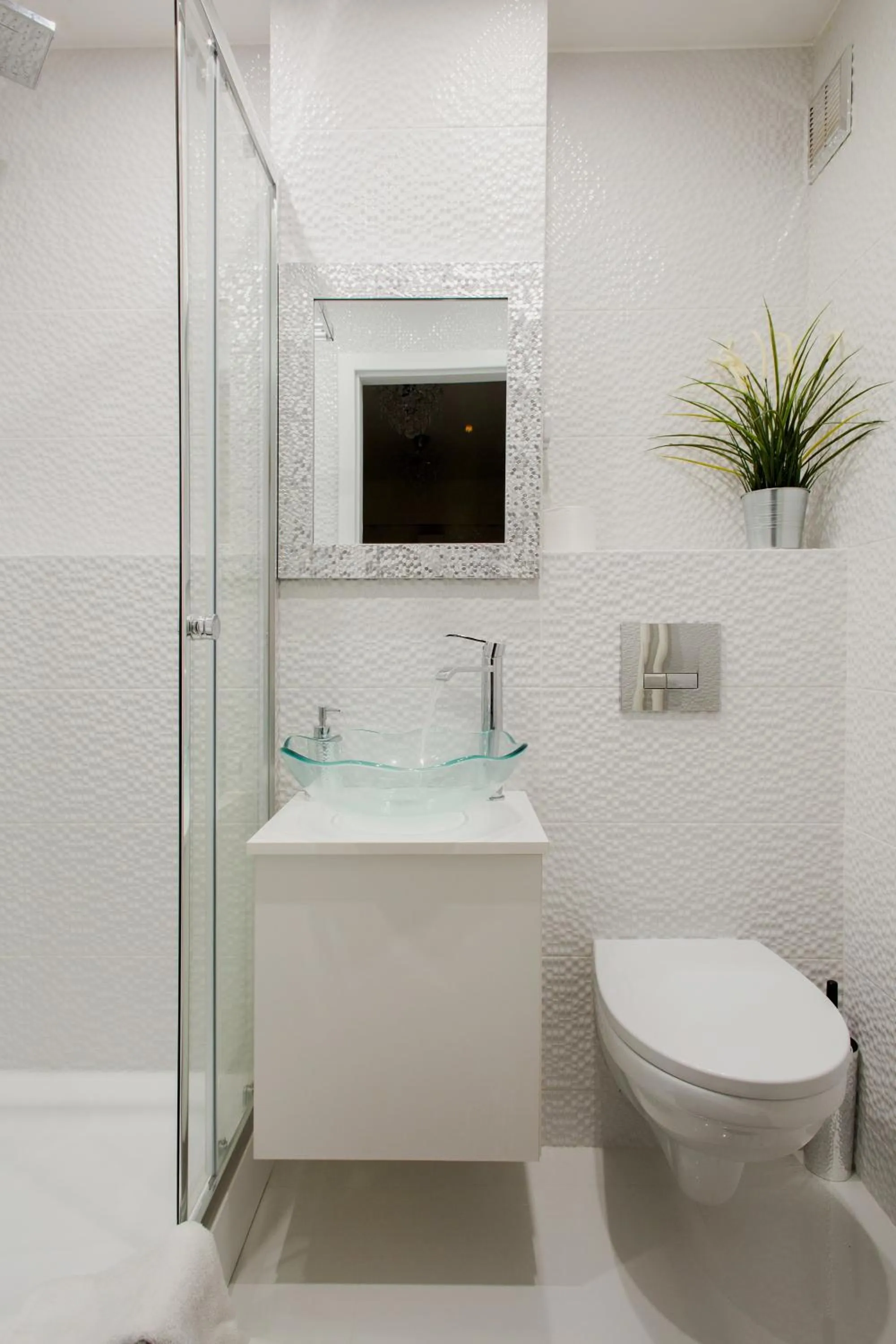 Shower in ShortStayPoland Aleje Jerozolimskie (B13)