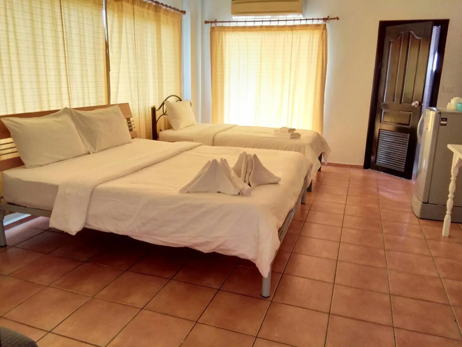 Photo of the whole room, Bed in Lomsabai Apartments