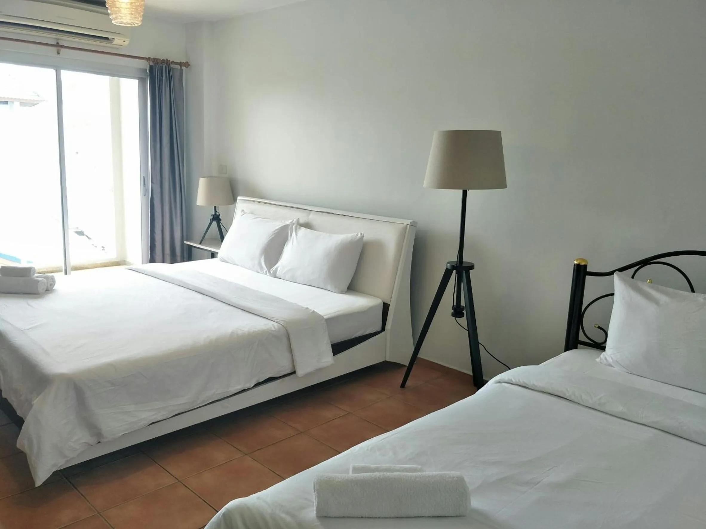 Bed in Lomsabai Apartments