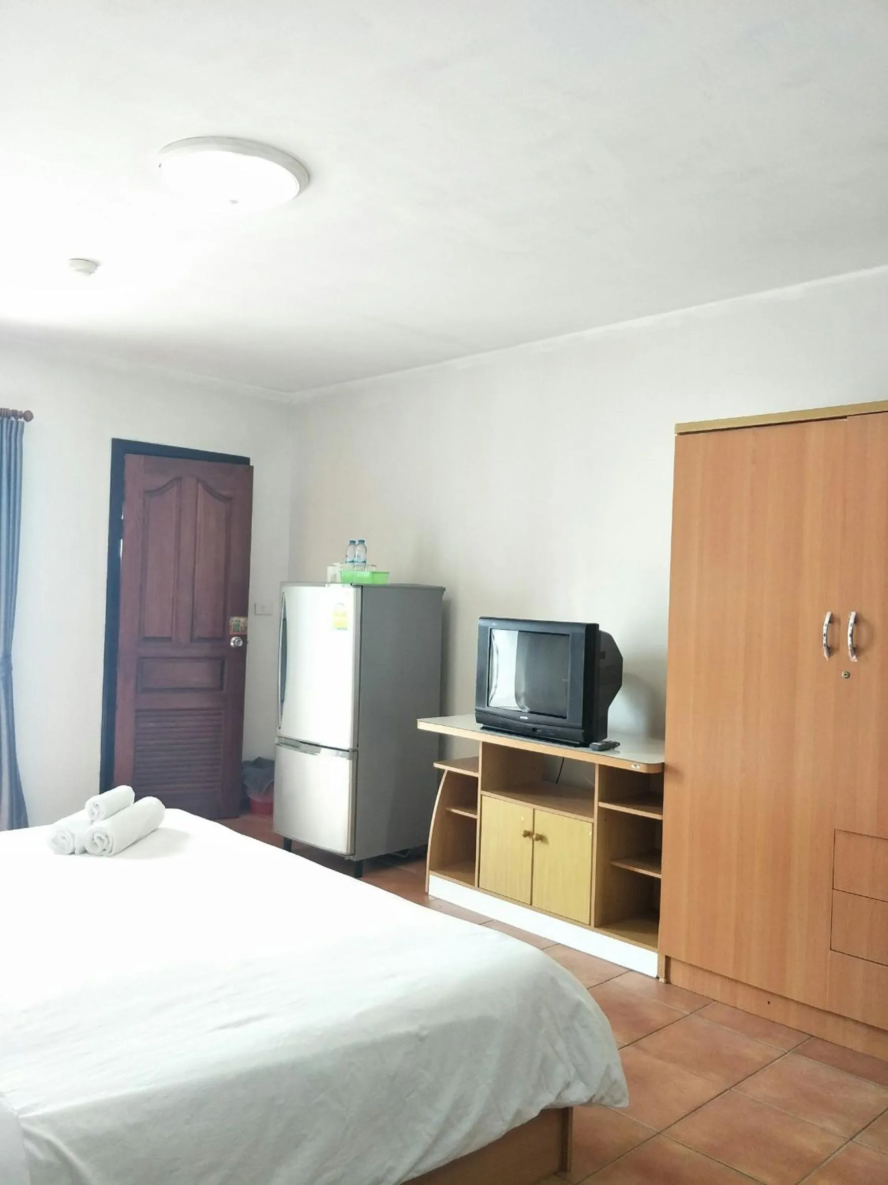 TV and multimedia, Bed in Lomsabai Apartments