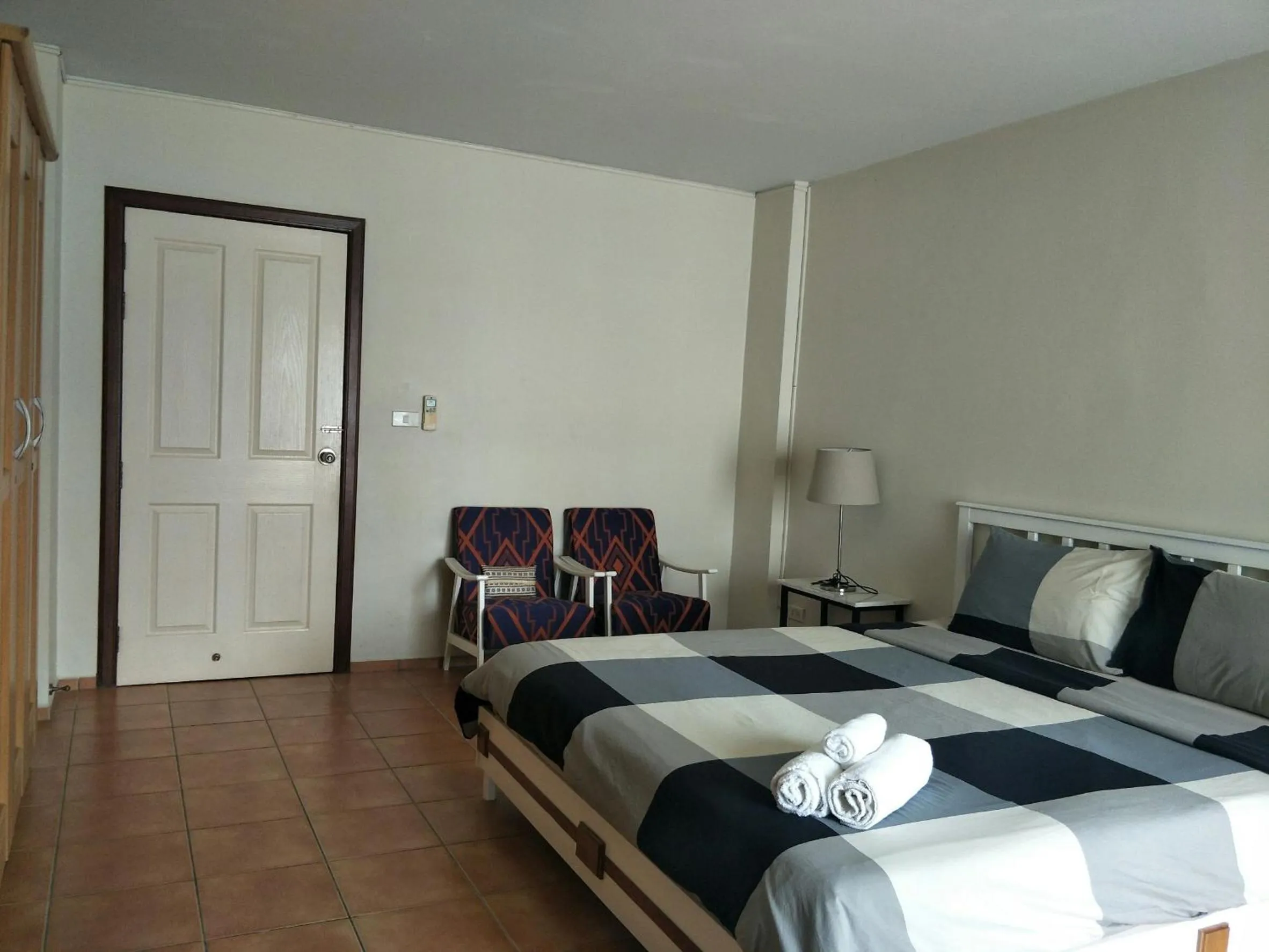 Bedroom, Bed in Lomsabai Apartments