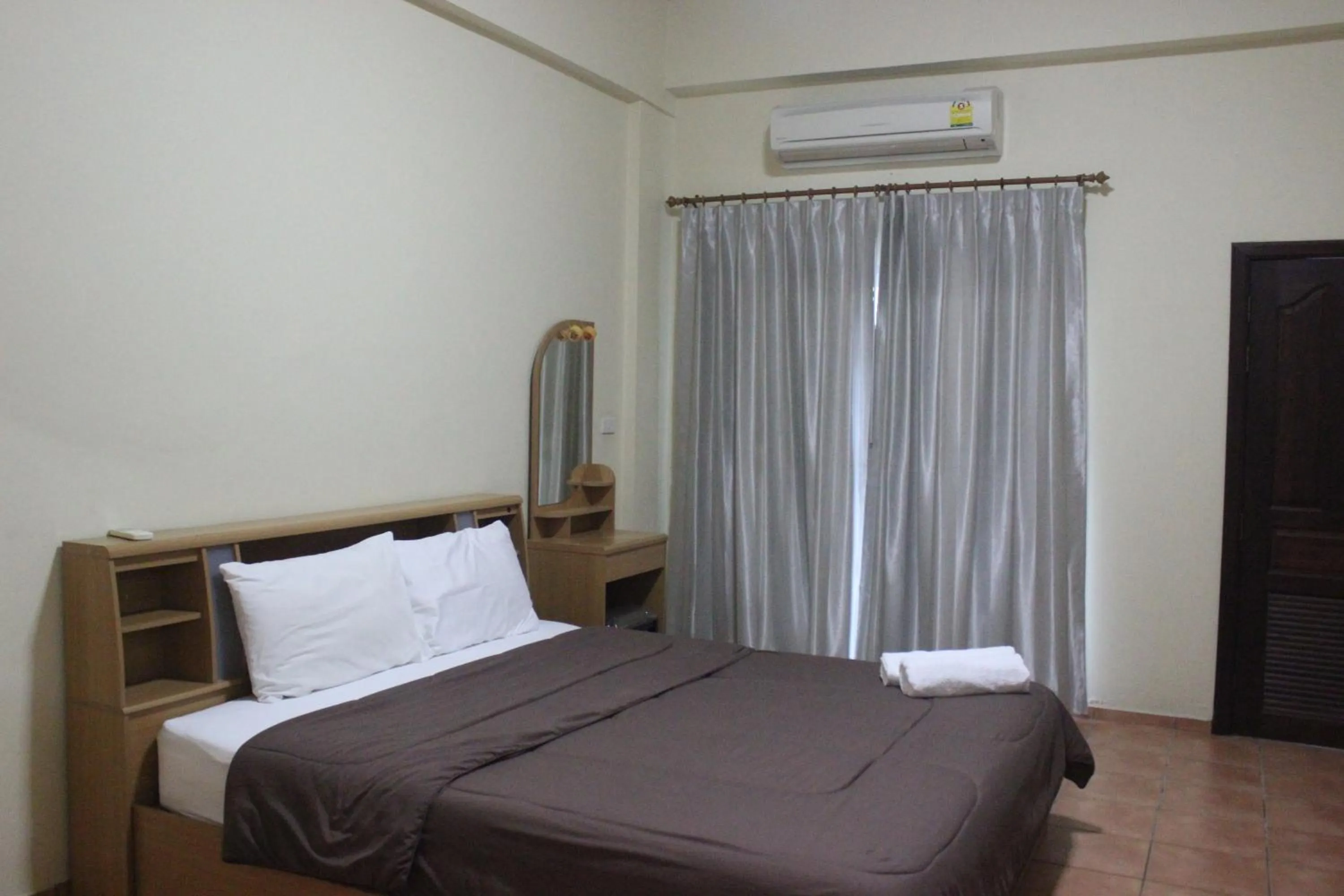 Bed in Lomsabai Apartments