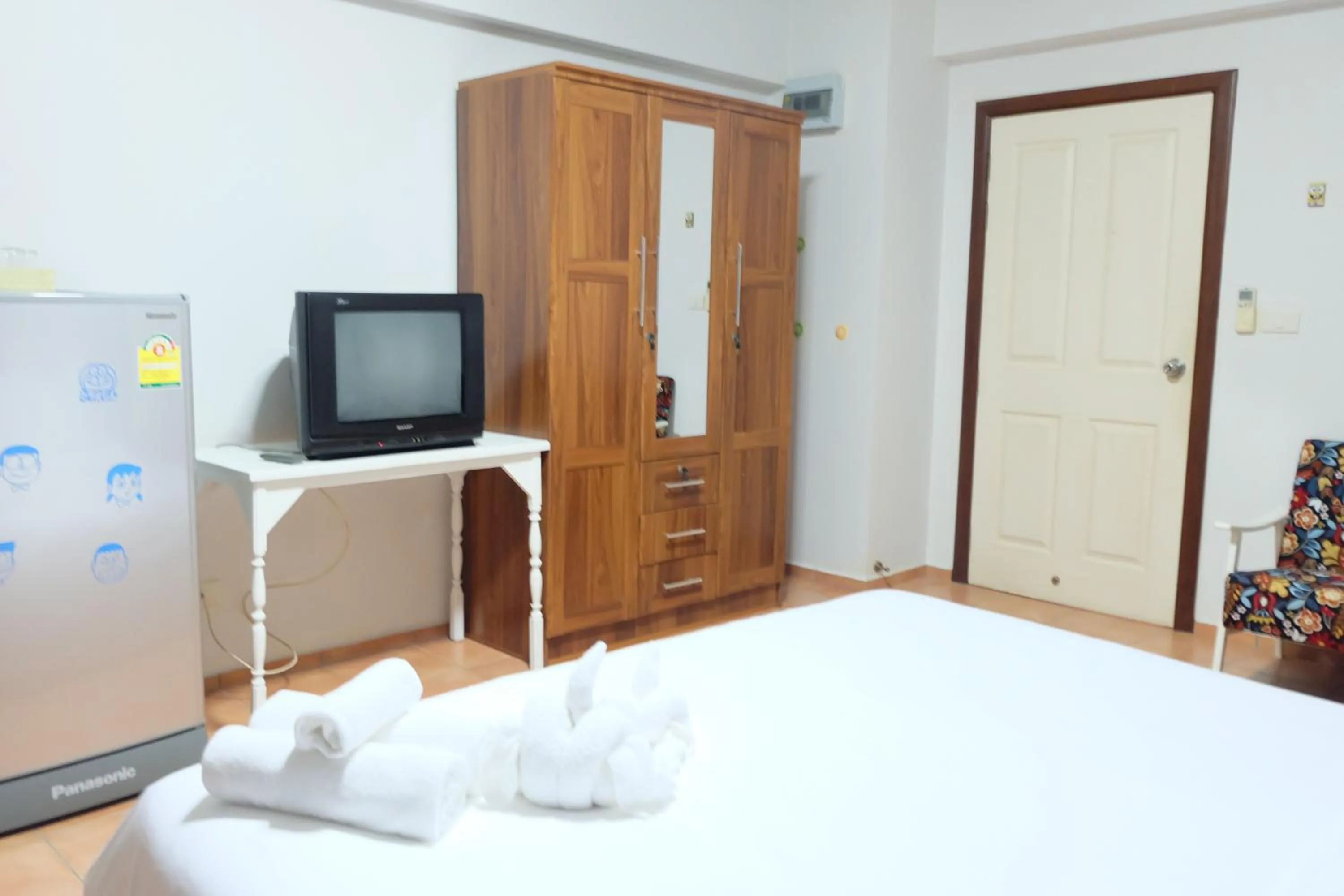 Decorative detail, Bed in Lomsabai Apartments