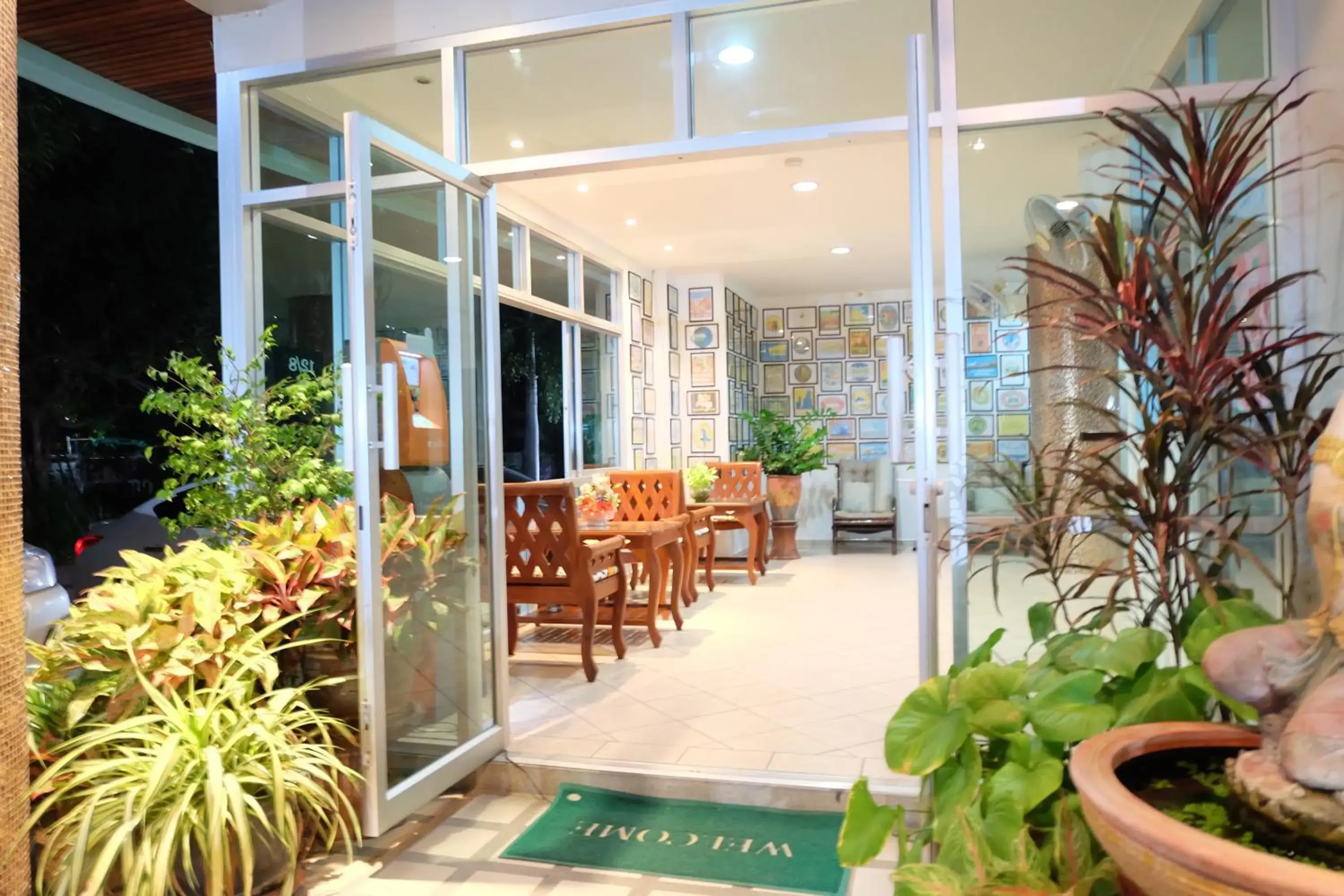 Facade/entrance in Lomsabai Apartments Facade/entrance in Lomsabai Apartments