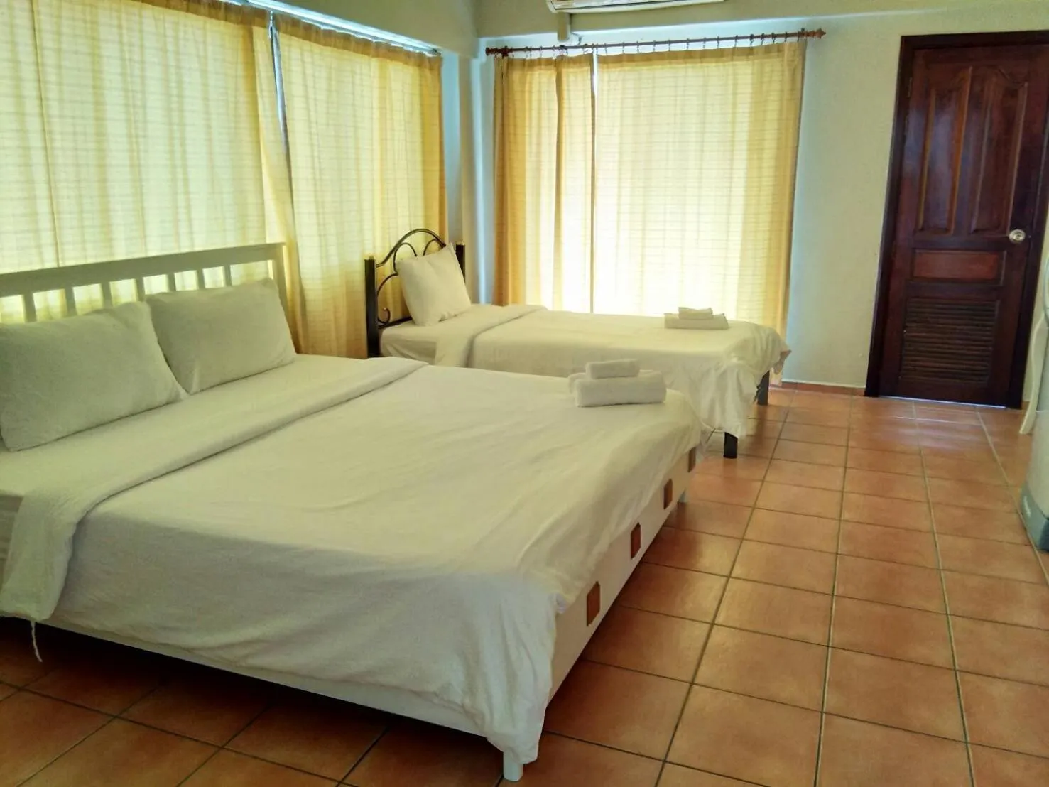 Bed in Lomsabai Apartments