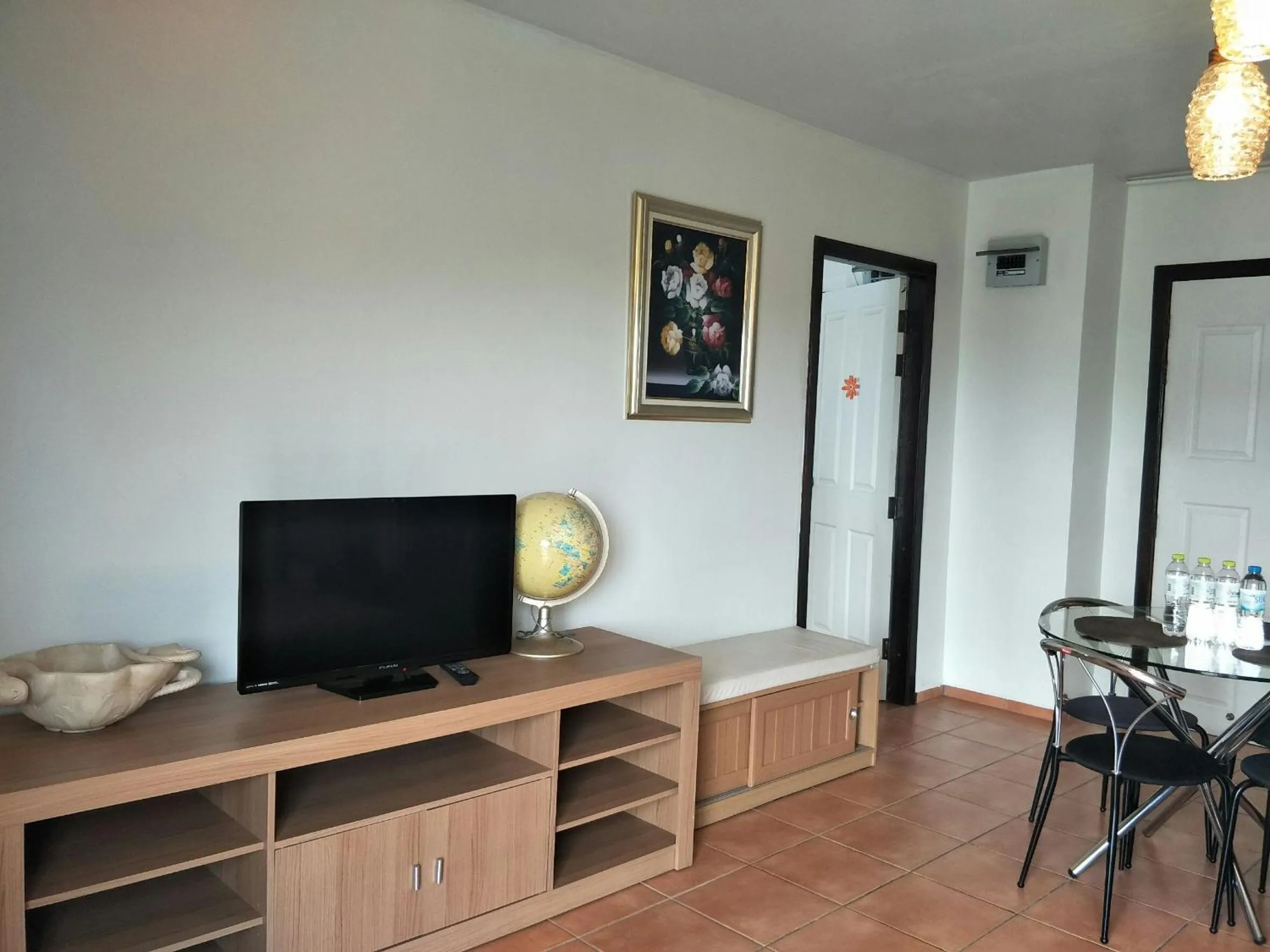 Decorative detail in Lomsabai Apartments