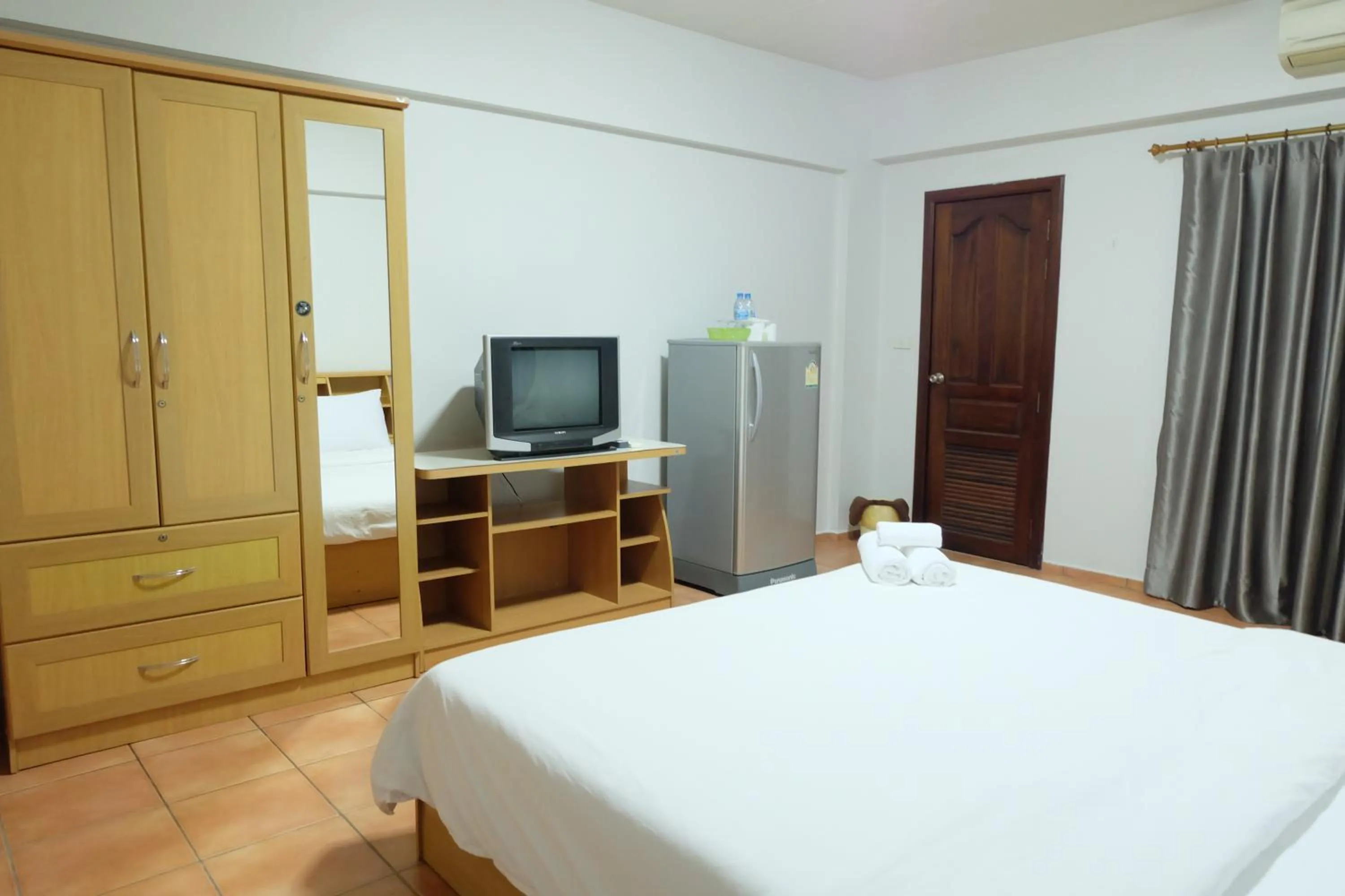 Decorative detail, Bed in Lomsabai Apartments