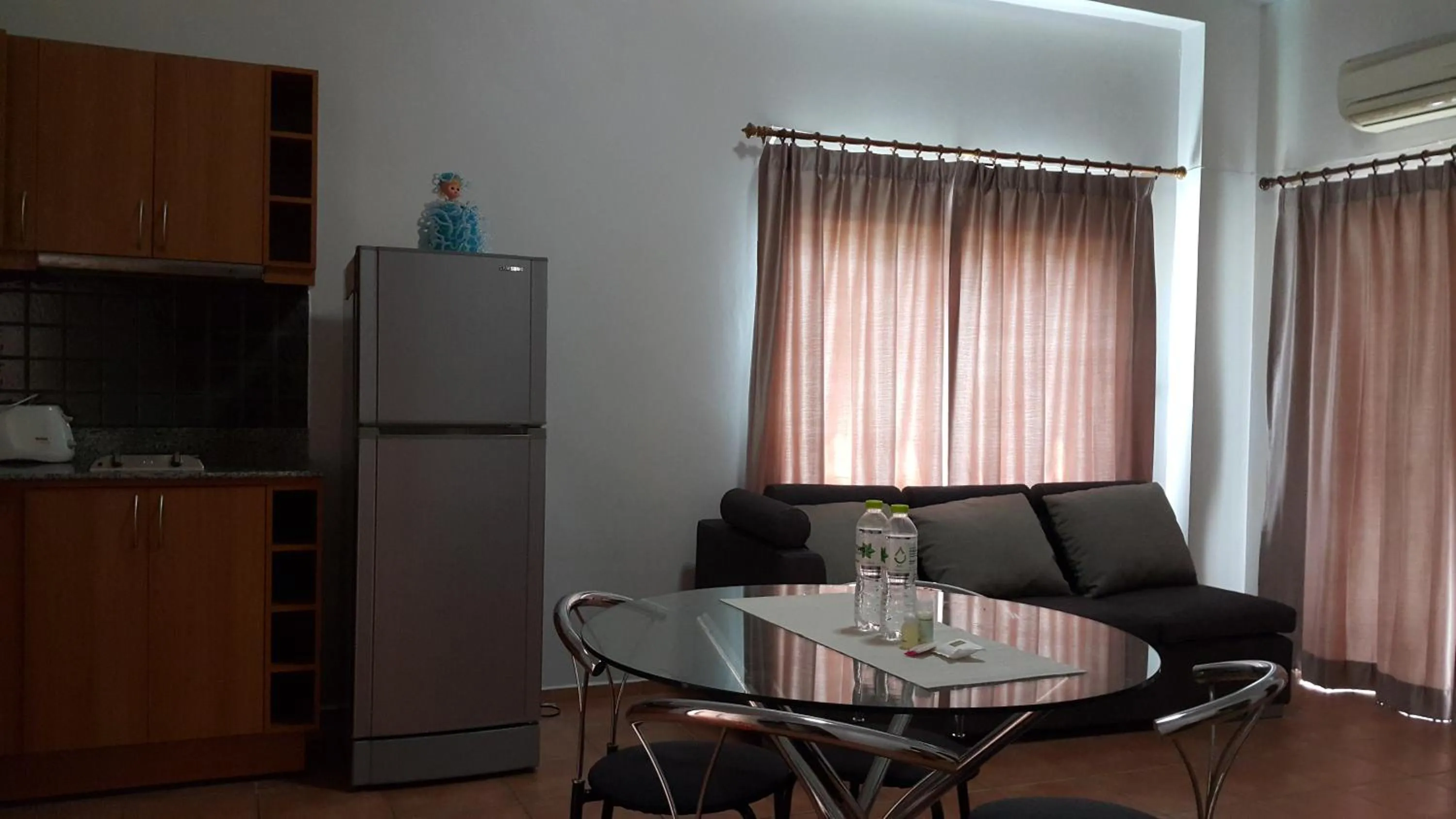 Decorative detail in Lomsabai Apartments