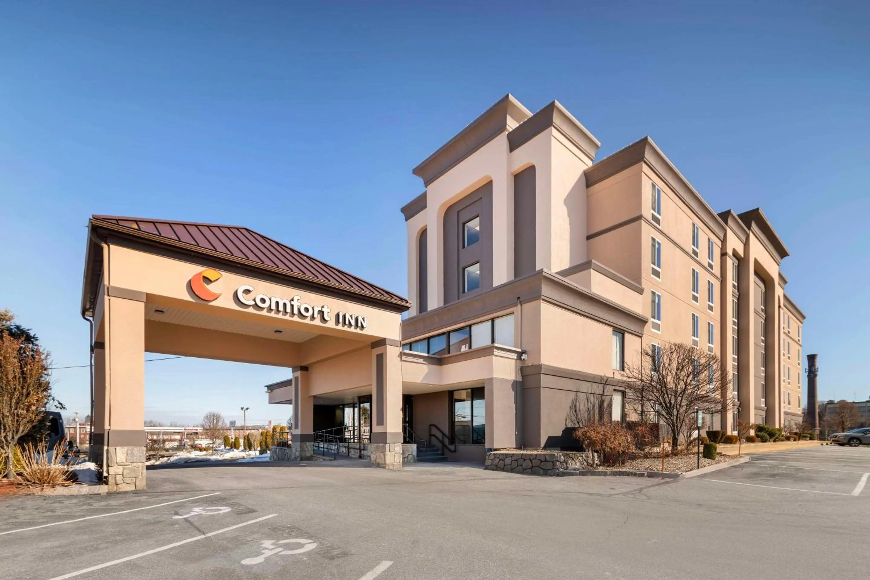 Property building in Comfort Inn Manchester Airport