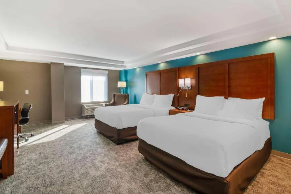 Bed in Comfort Inn Manchester Airport