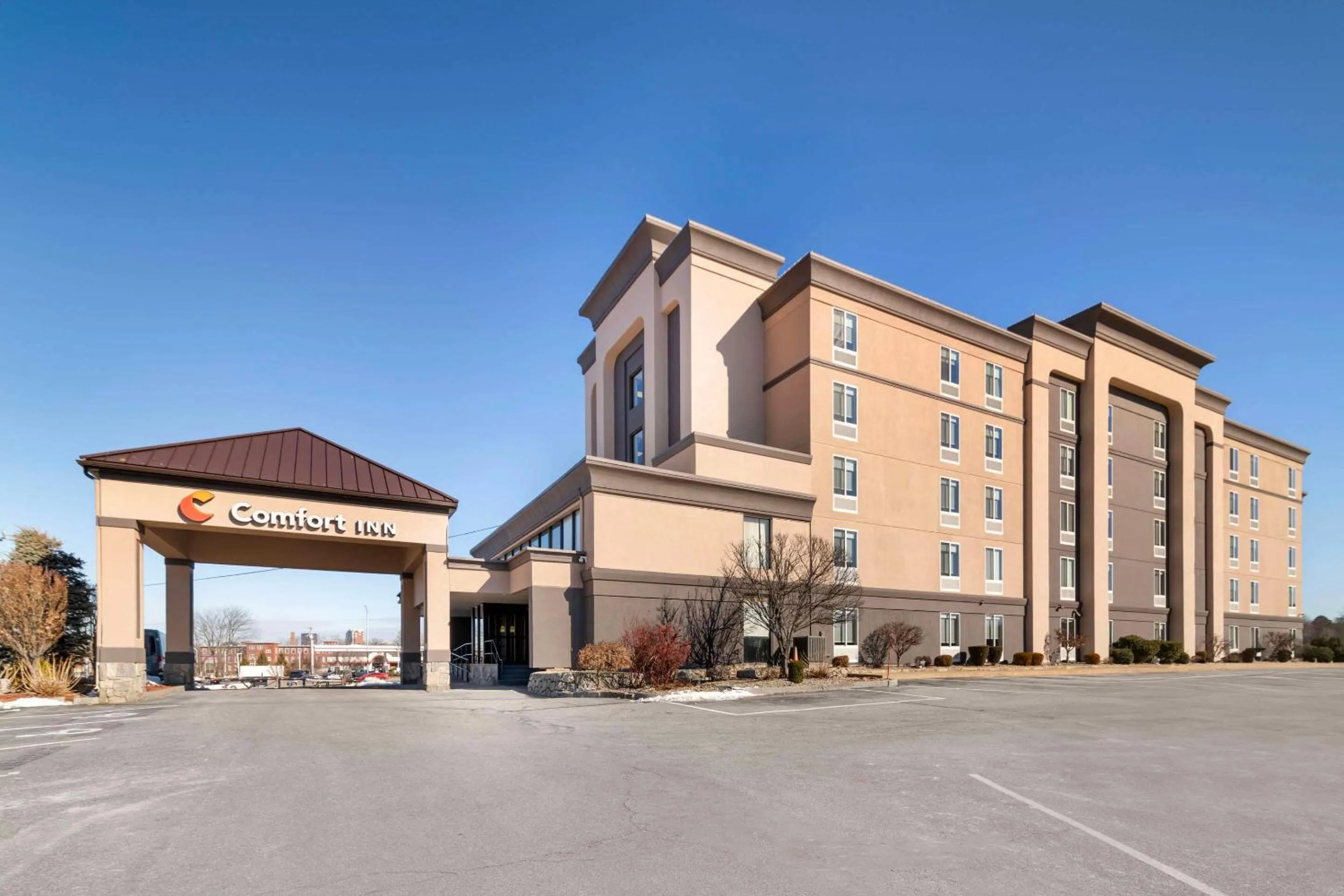 Property building in Comfort Inn Manchester Airport