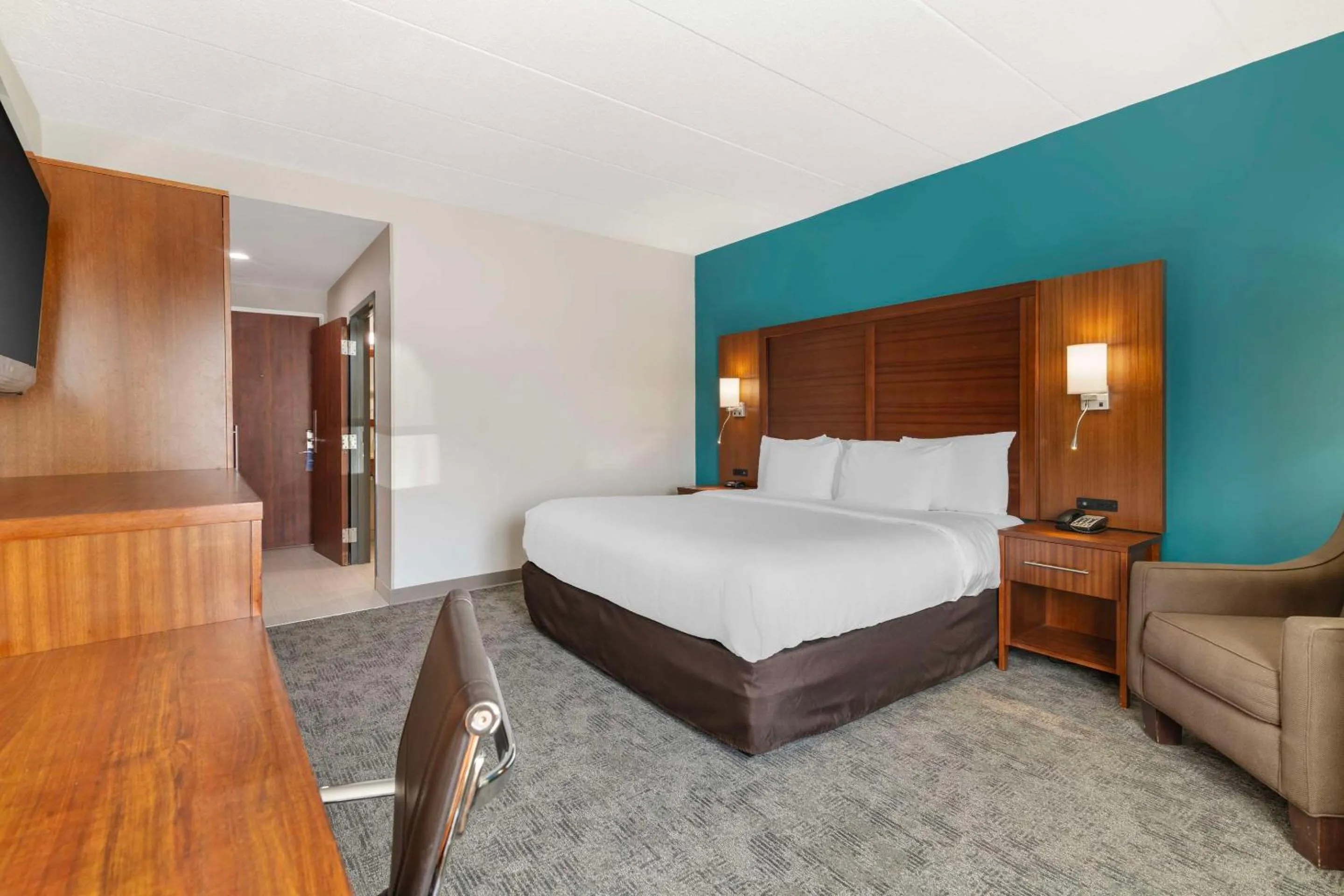 Bedroom, Bed in Comfort Inn Manchester Airport