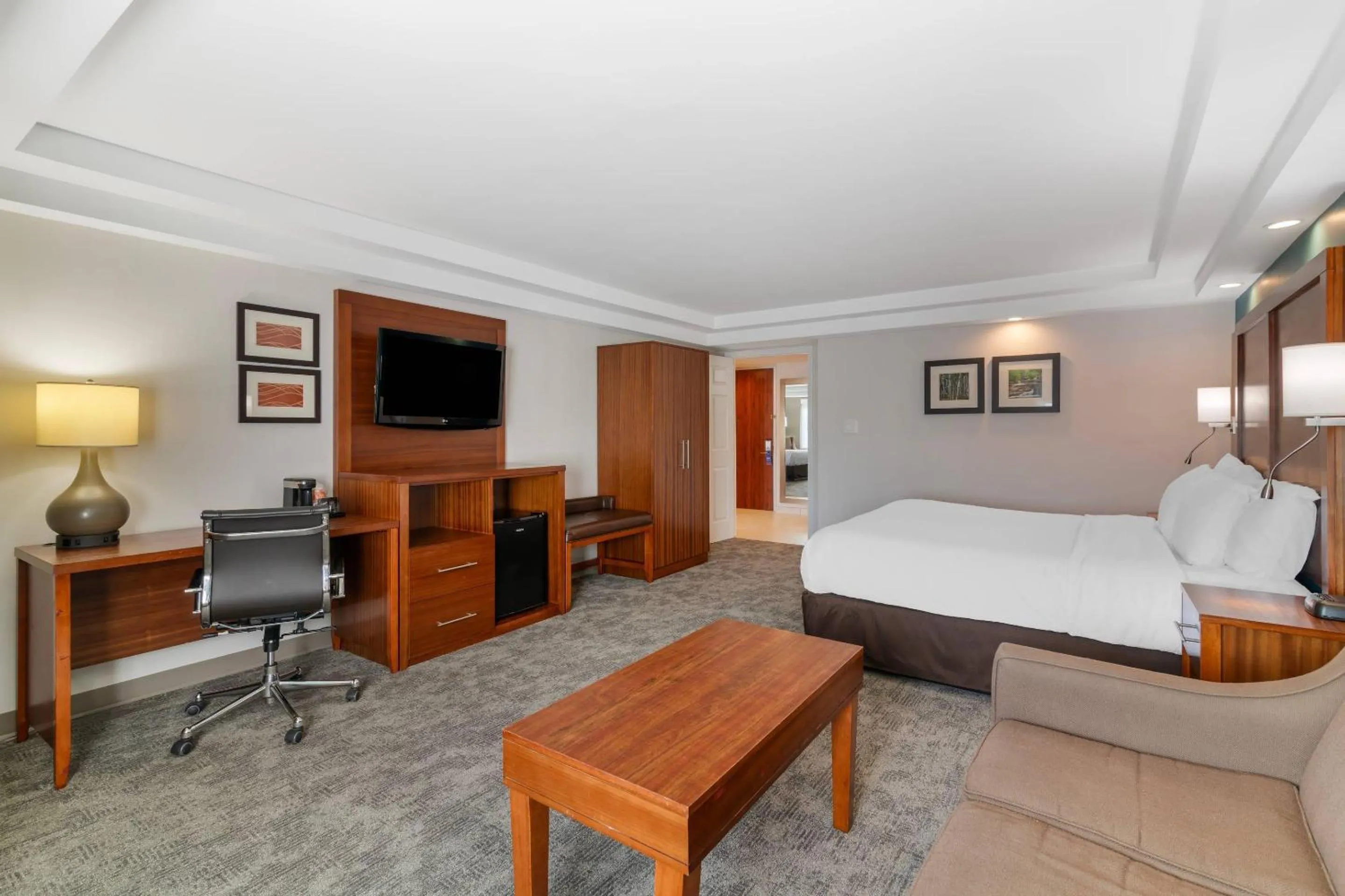 Bedroom, Bed in Comfort Inn Manchester Airport