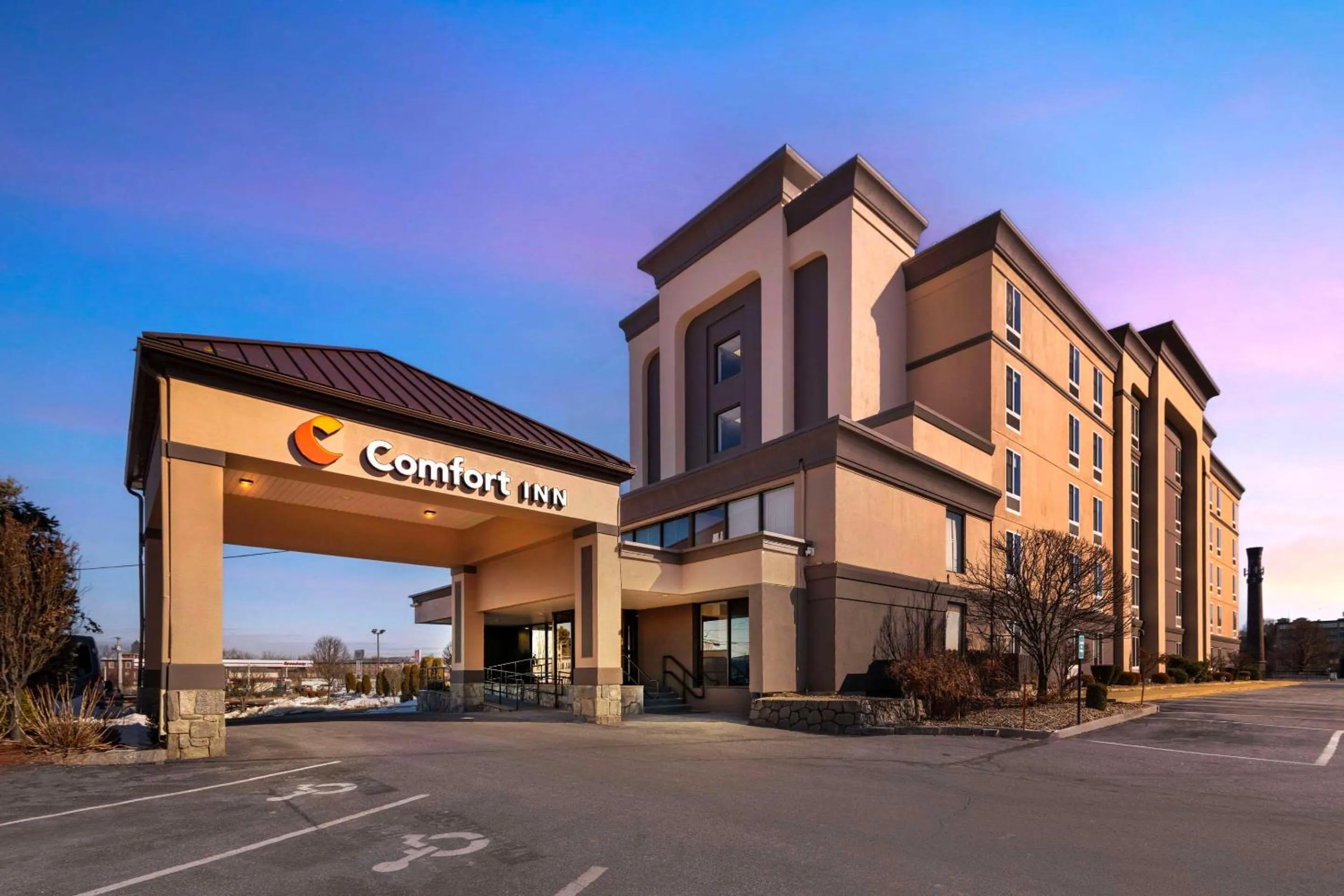 Property building in Comfort Inn Manchester Airport