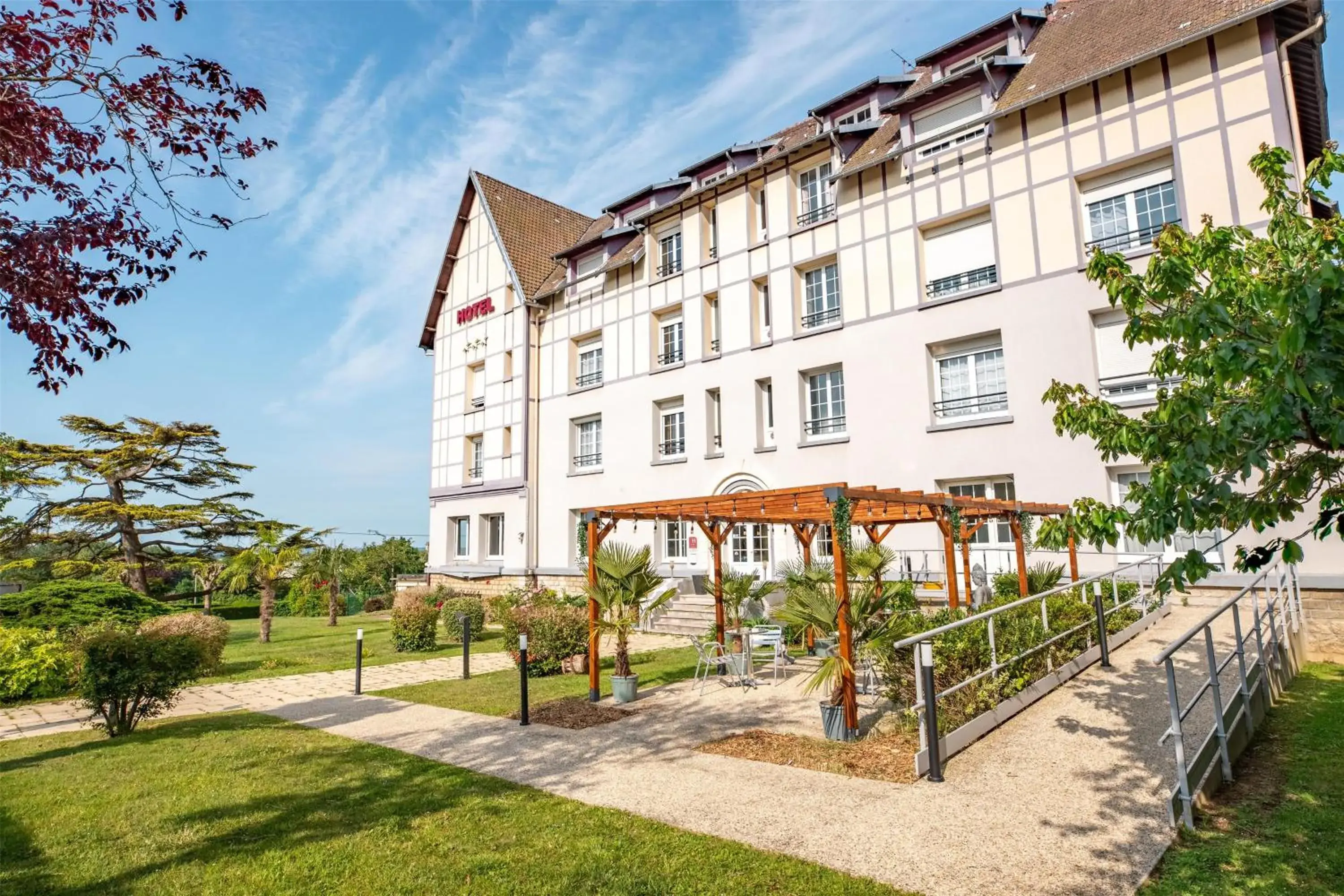 Property building in Sure Hotel by Best Western Port Jérome - Le Havre Property building in Sure Hotel by Best Western Port Jérome - Le Havre