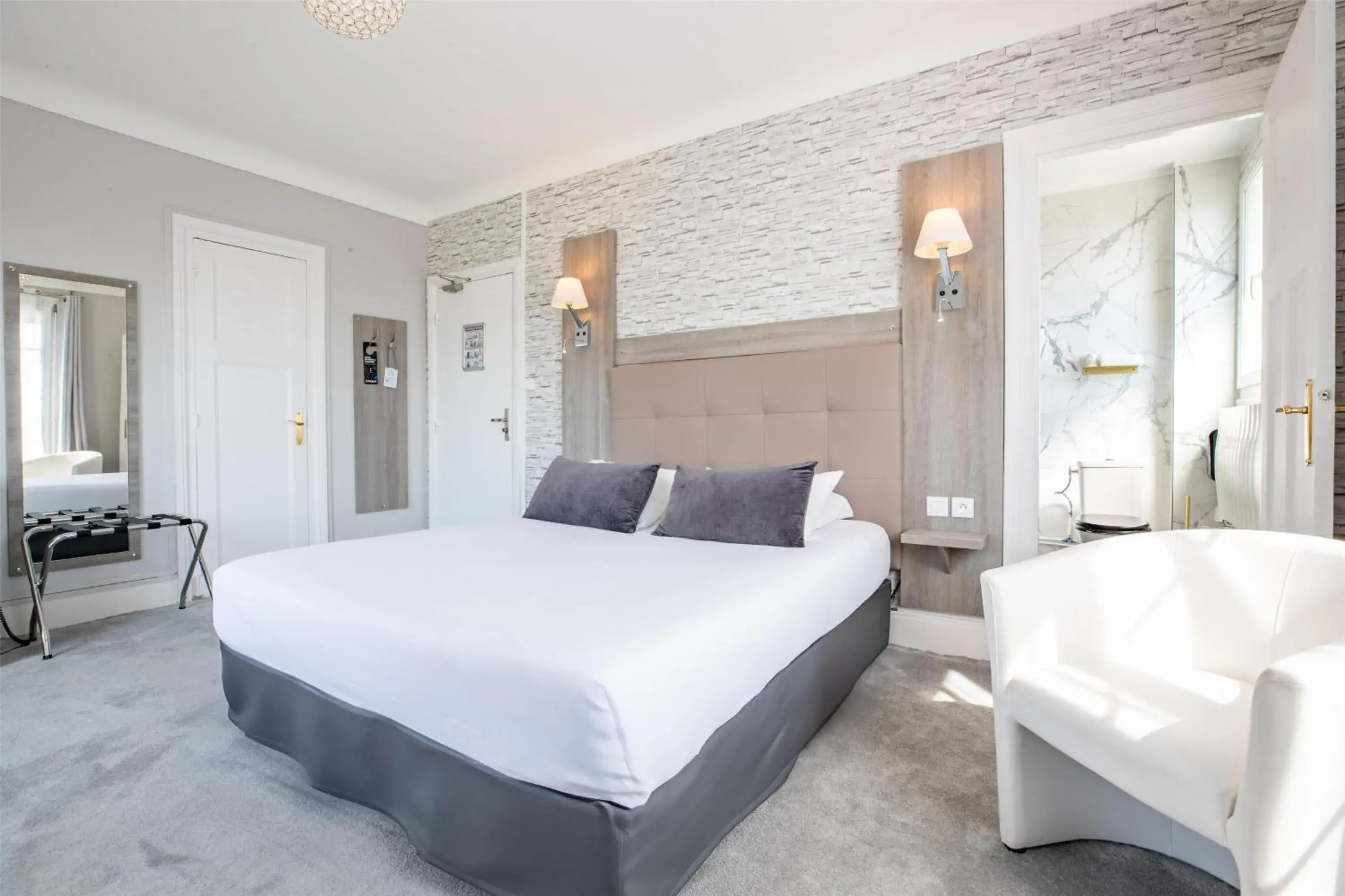 Bedroom, Bed in Sure Hotel by Best Western Port Jérome - Le Havre Bedroom, Bed in Sure Hotel by Best Western Port Jérome - Le Havre