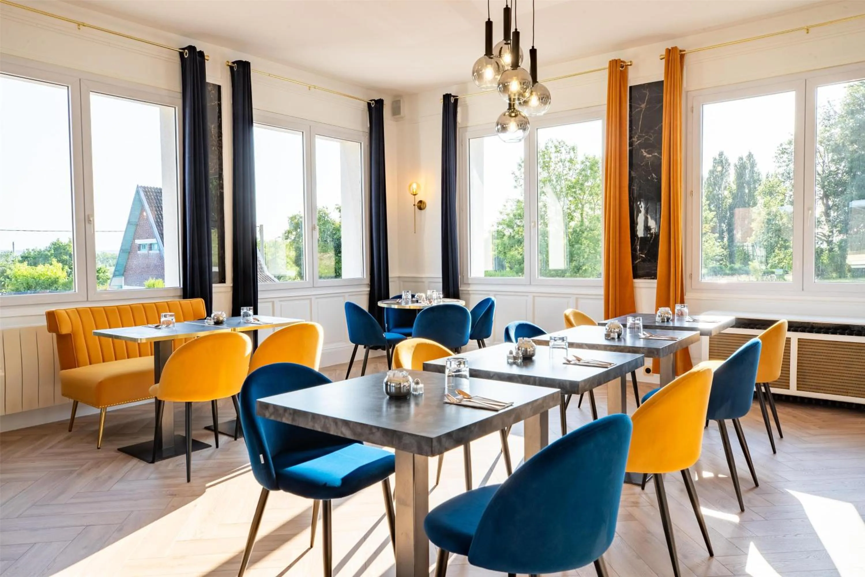 Restaurant/places to eat in Sure Hotel by Best Western Port Jérome - Le Havre