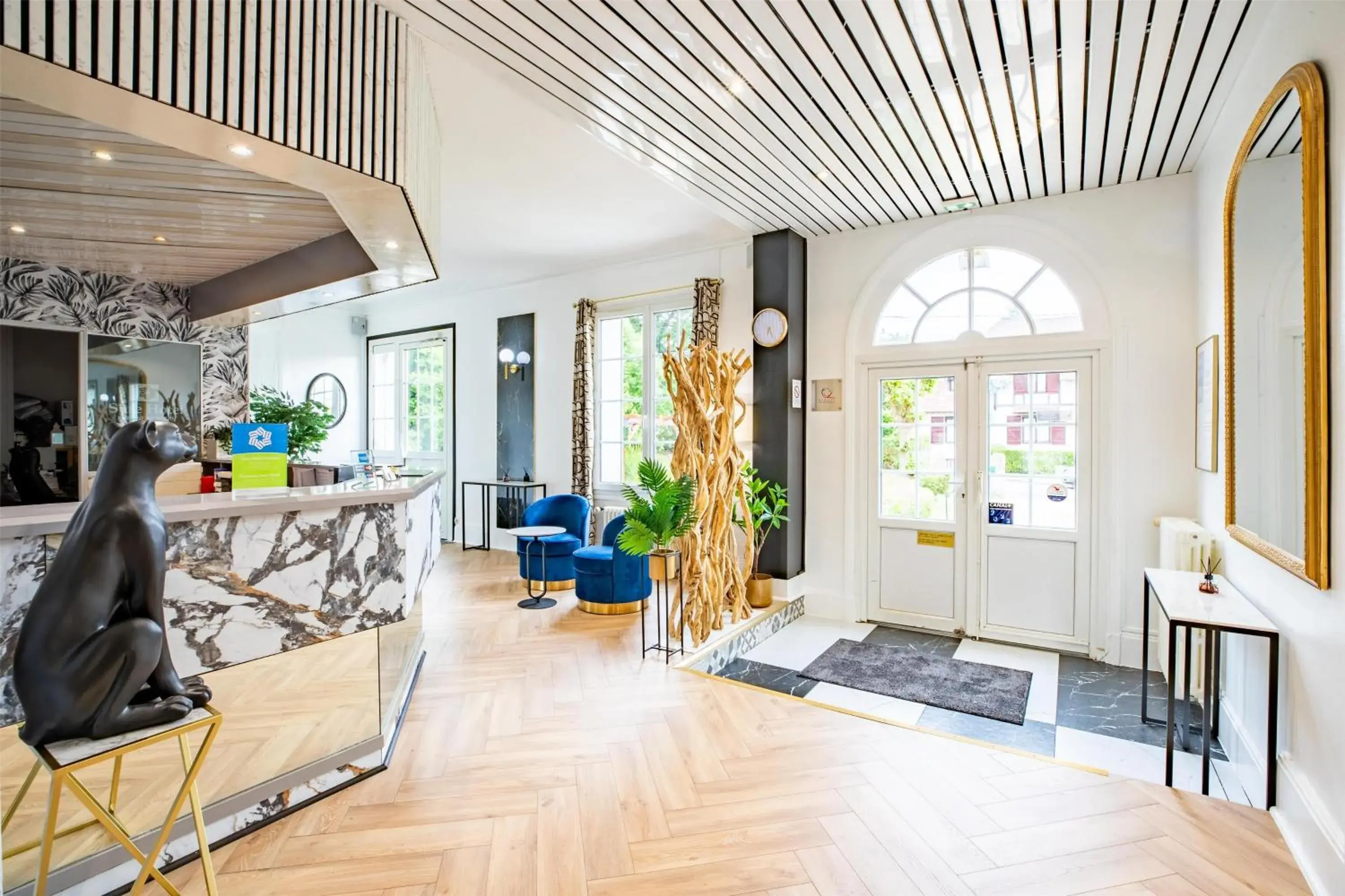 Lobby or reception in Sure Hotel by Best Western Port Jérome - Le Havre Lobby or reception in Sure Hotel by Best Western Port Jérome - Le Havre