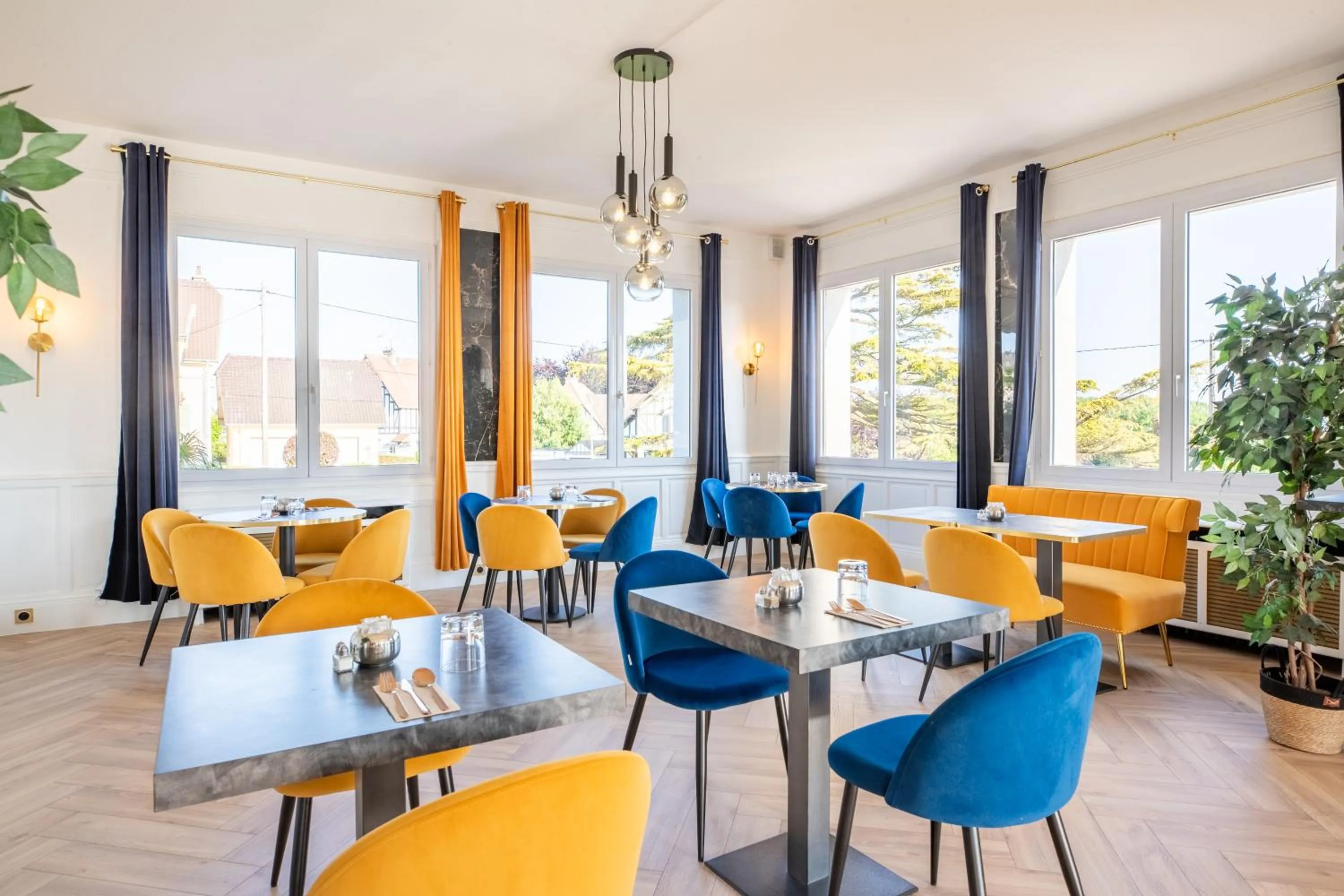 Restaurant/places to eat in Sure Hotel by Best Western Port Jérome - Le Havre