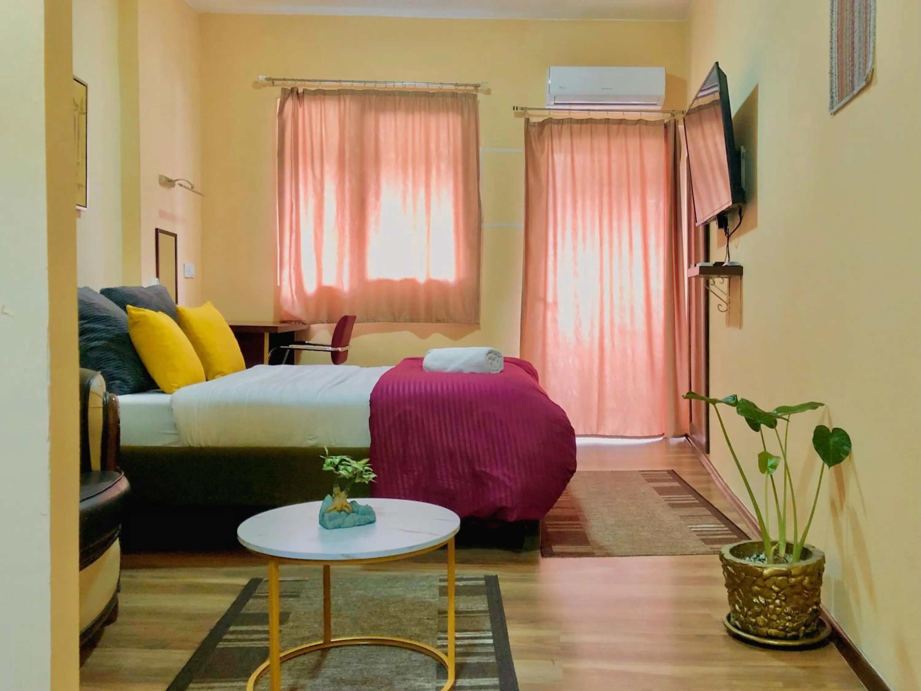 TV and multimedia, Bed in Urban Boutique Hotel