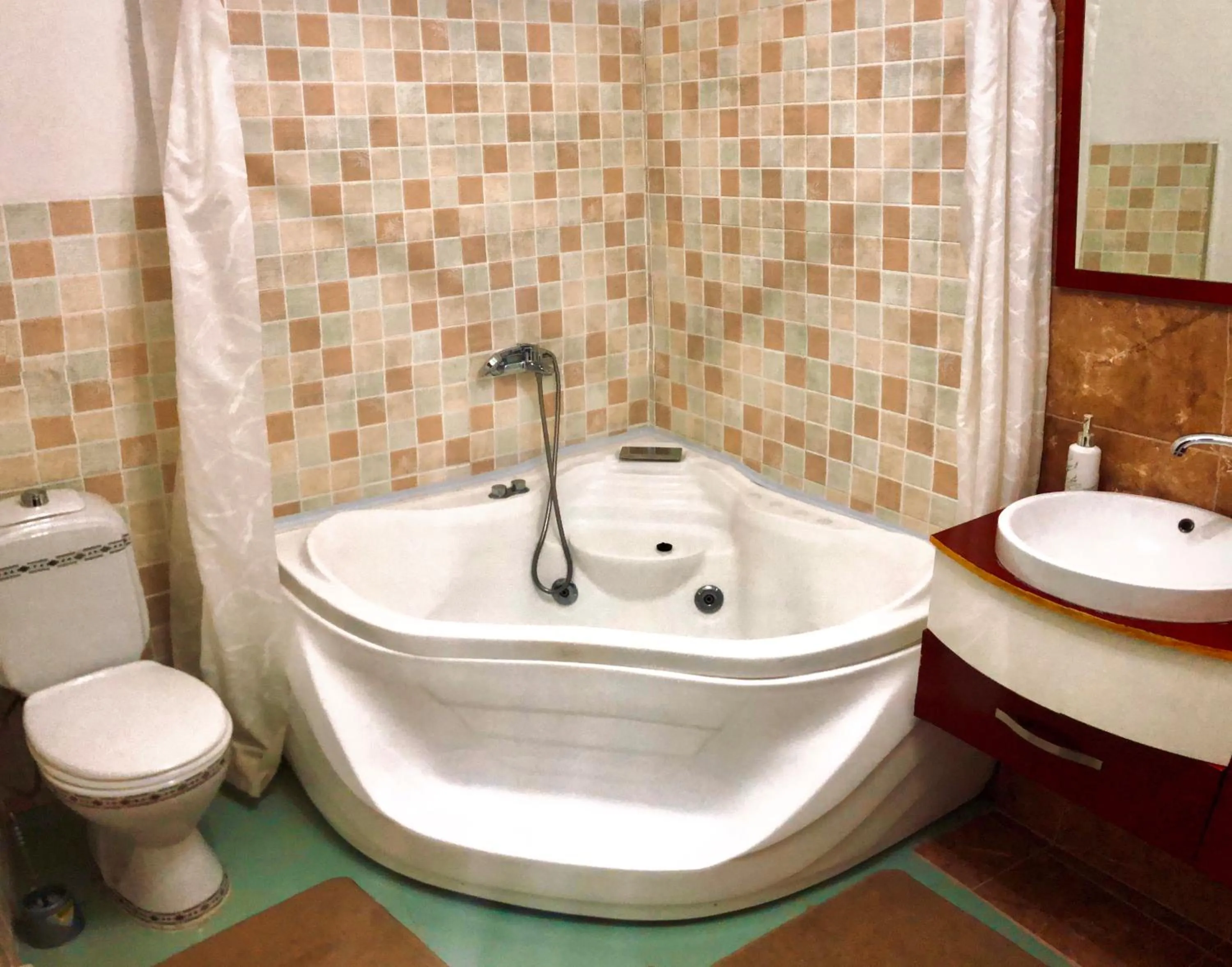 Hot Tub in Urban Boutique Hotel