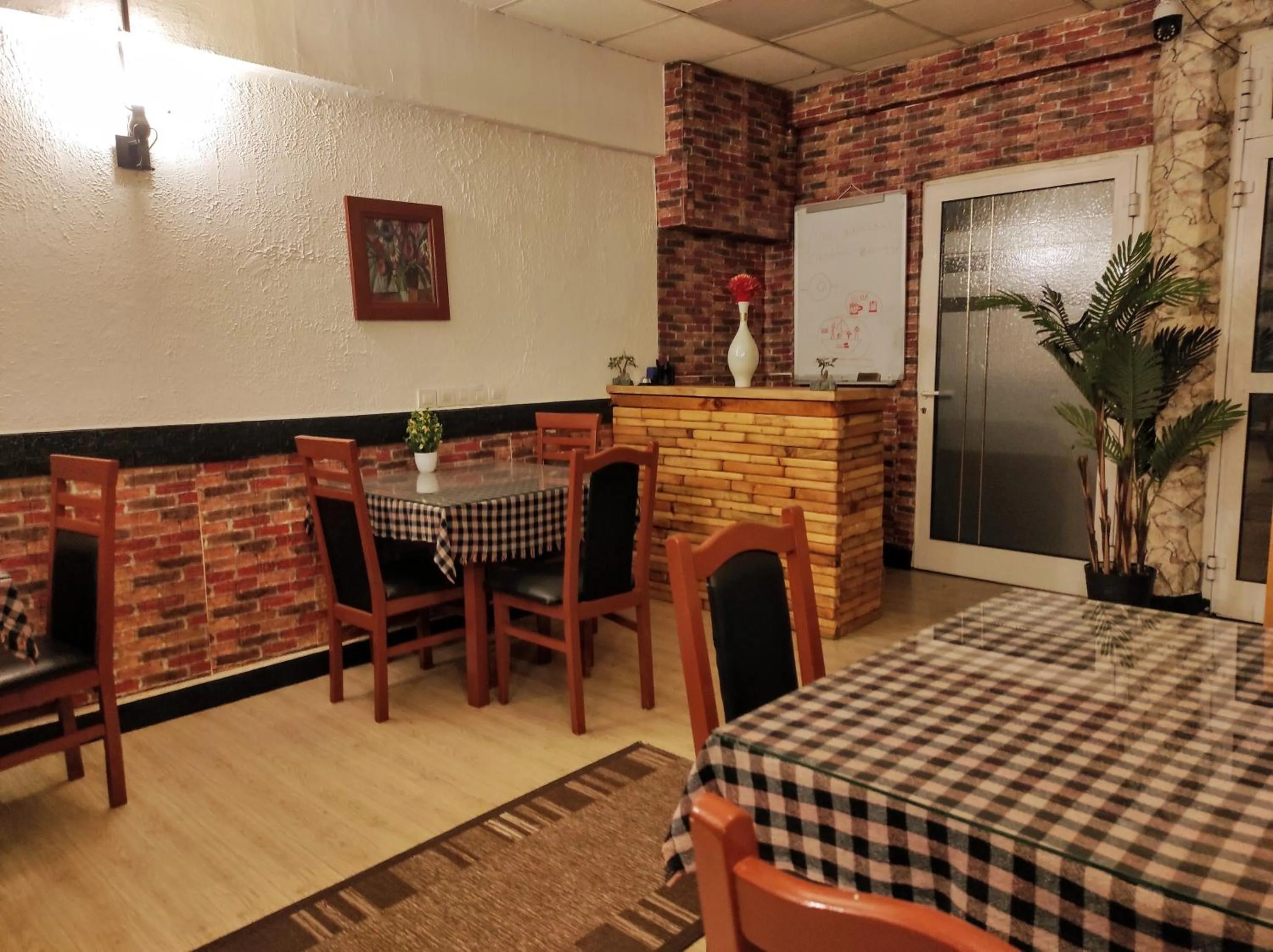 Restaurant/places to eat in Urban Boutique Hotel