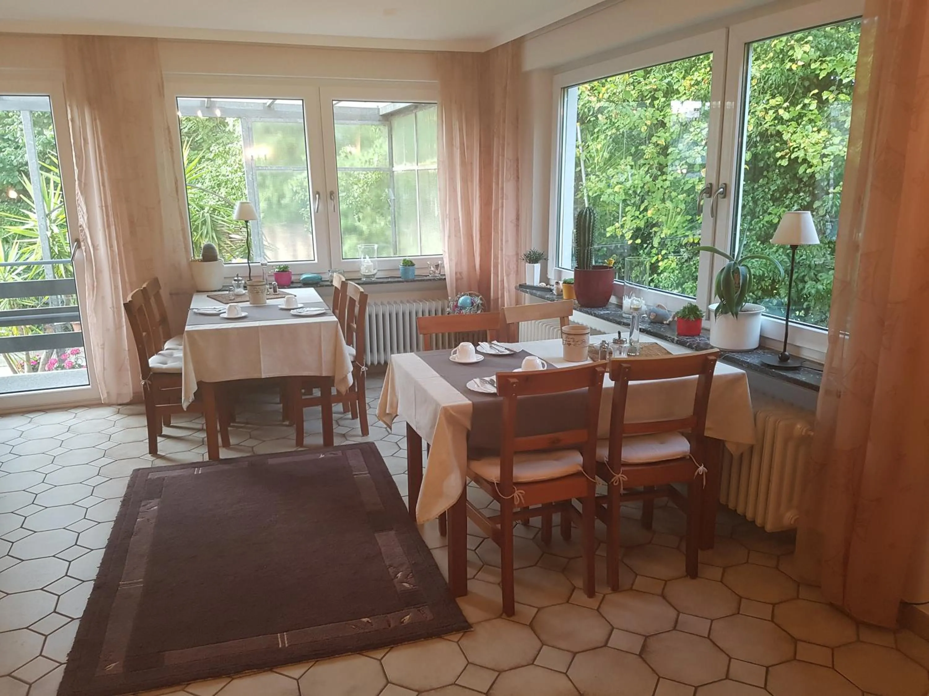 Restaurant/places to eat in Pension Säntisblick
