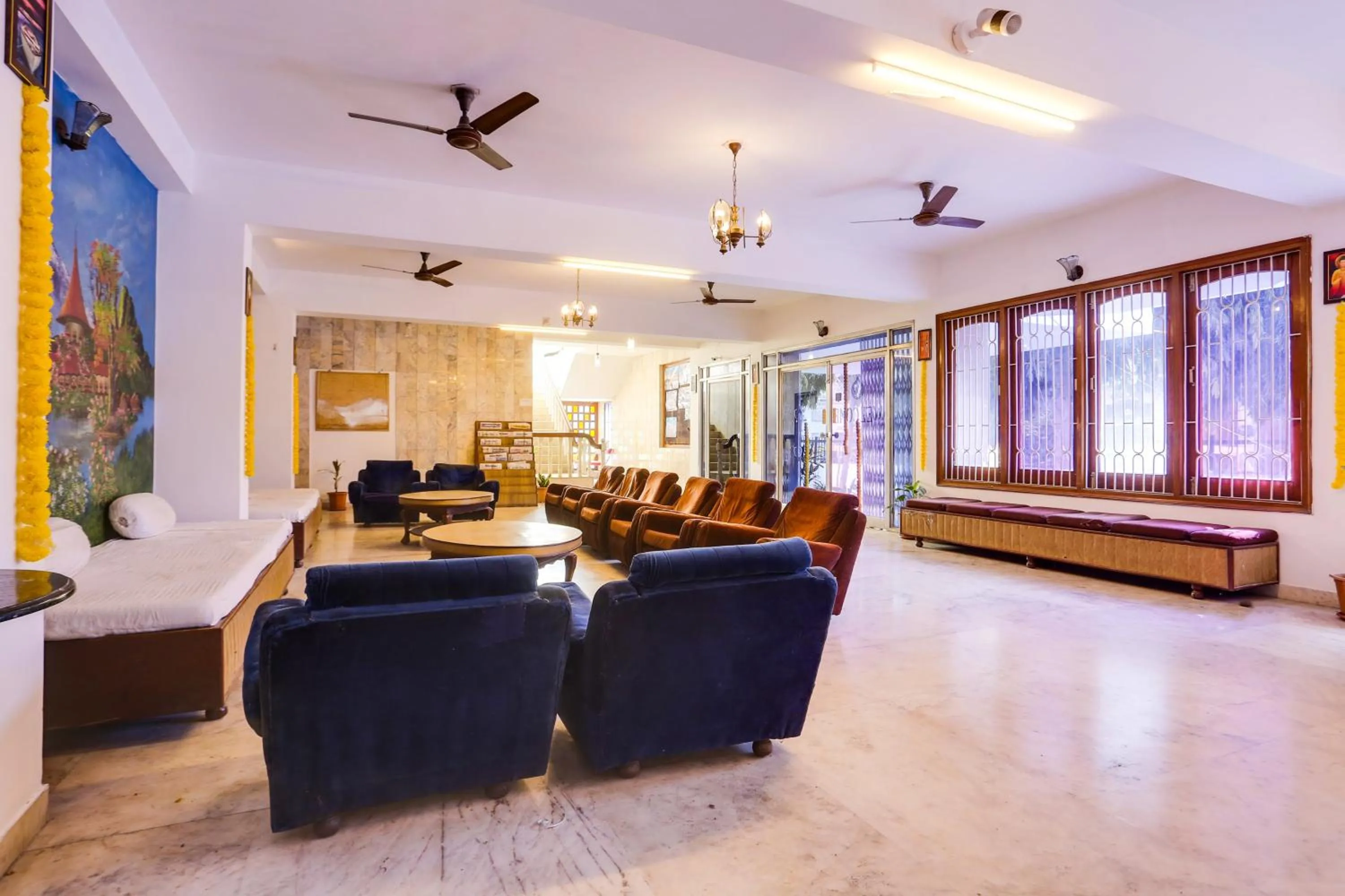 Restaurant/places to eat in Super Townhouse Pichola Formerly Vinayak