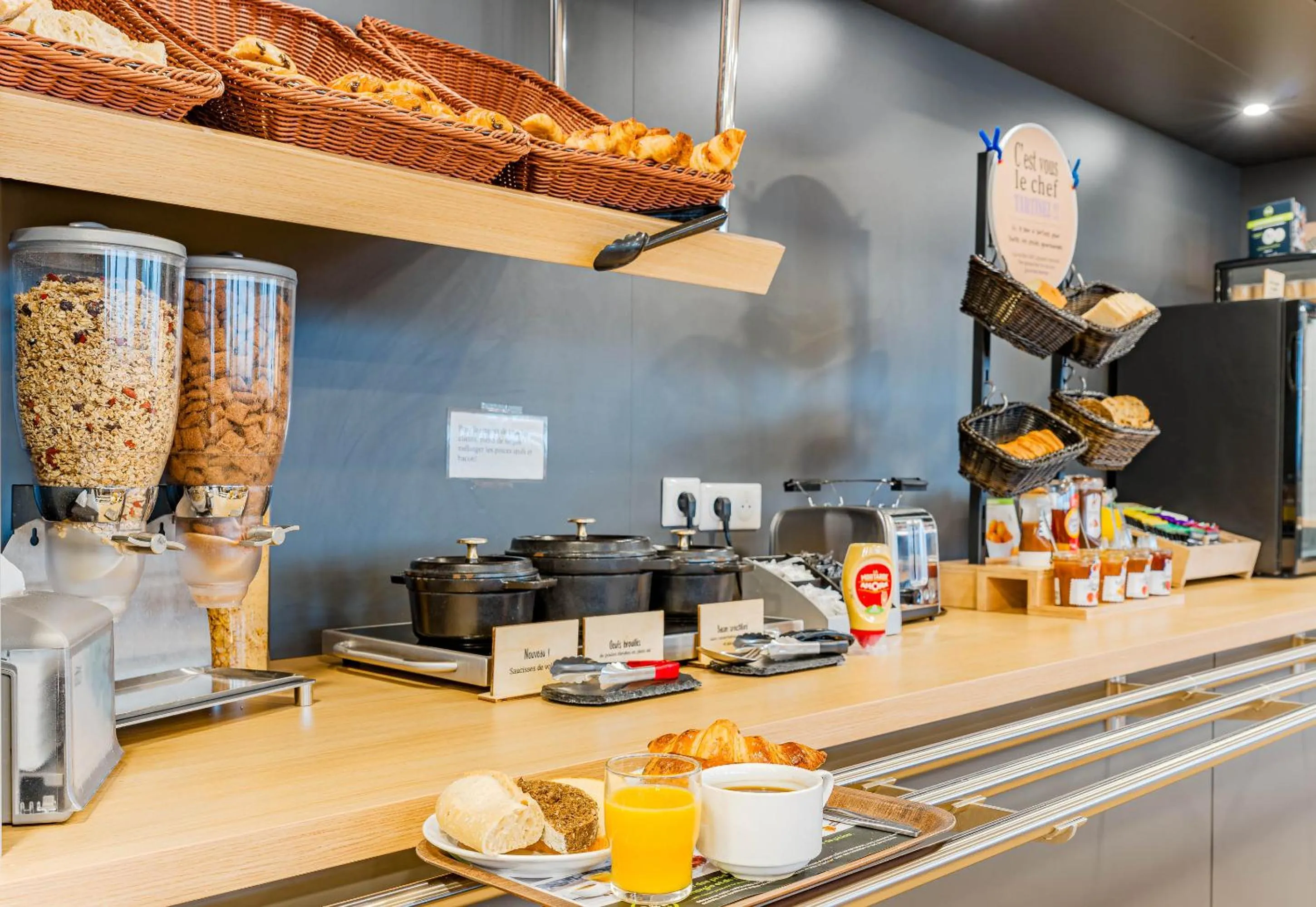 Breakfast in B&B HOTEL Poitiers 3 Futuroscope