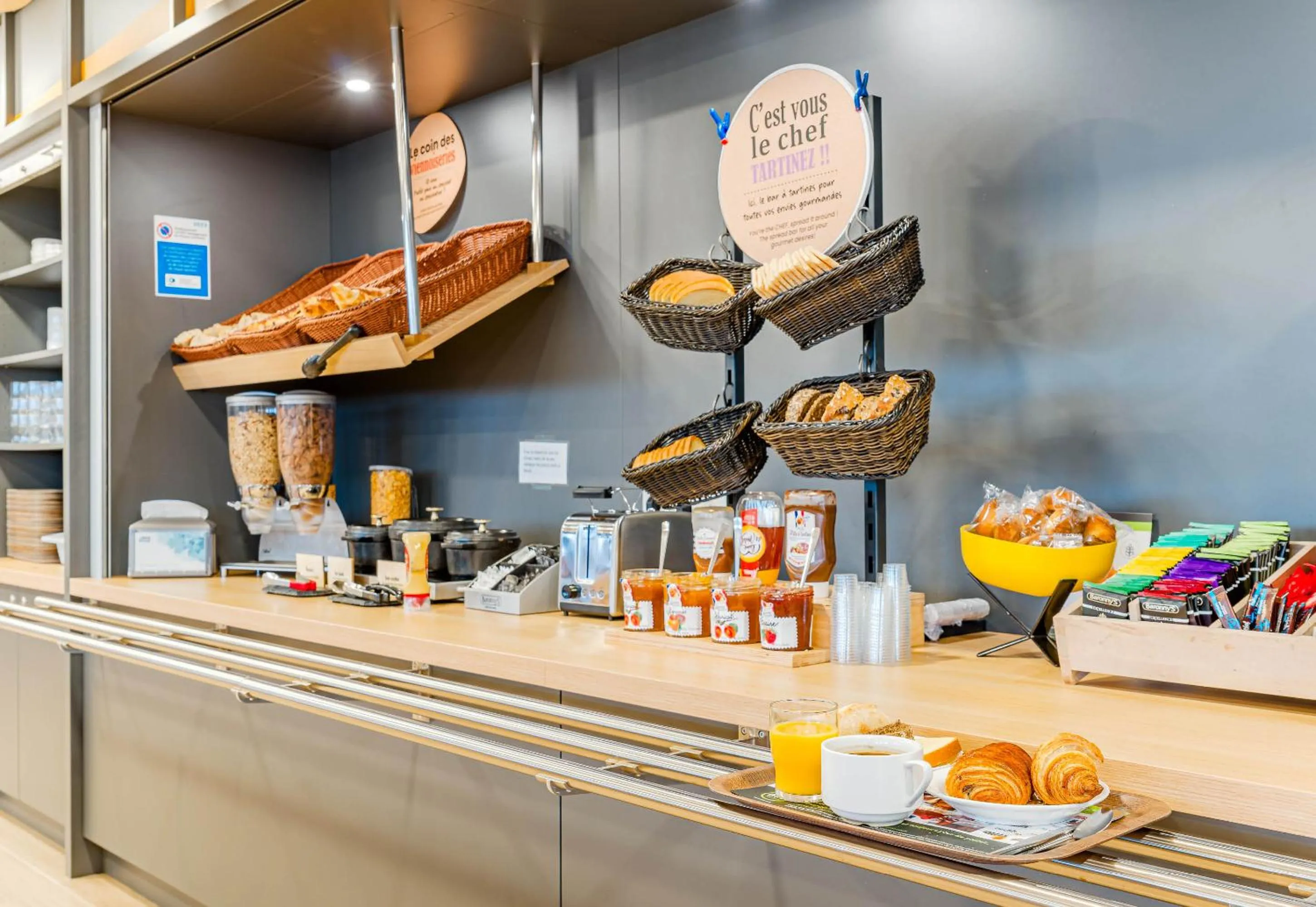 Breakfast in B&B HOTEL Poitiers 3 Futuroscope