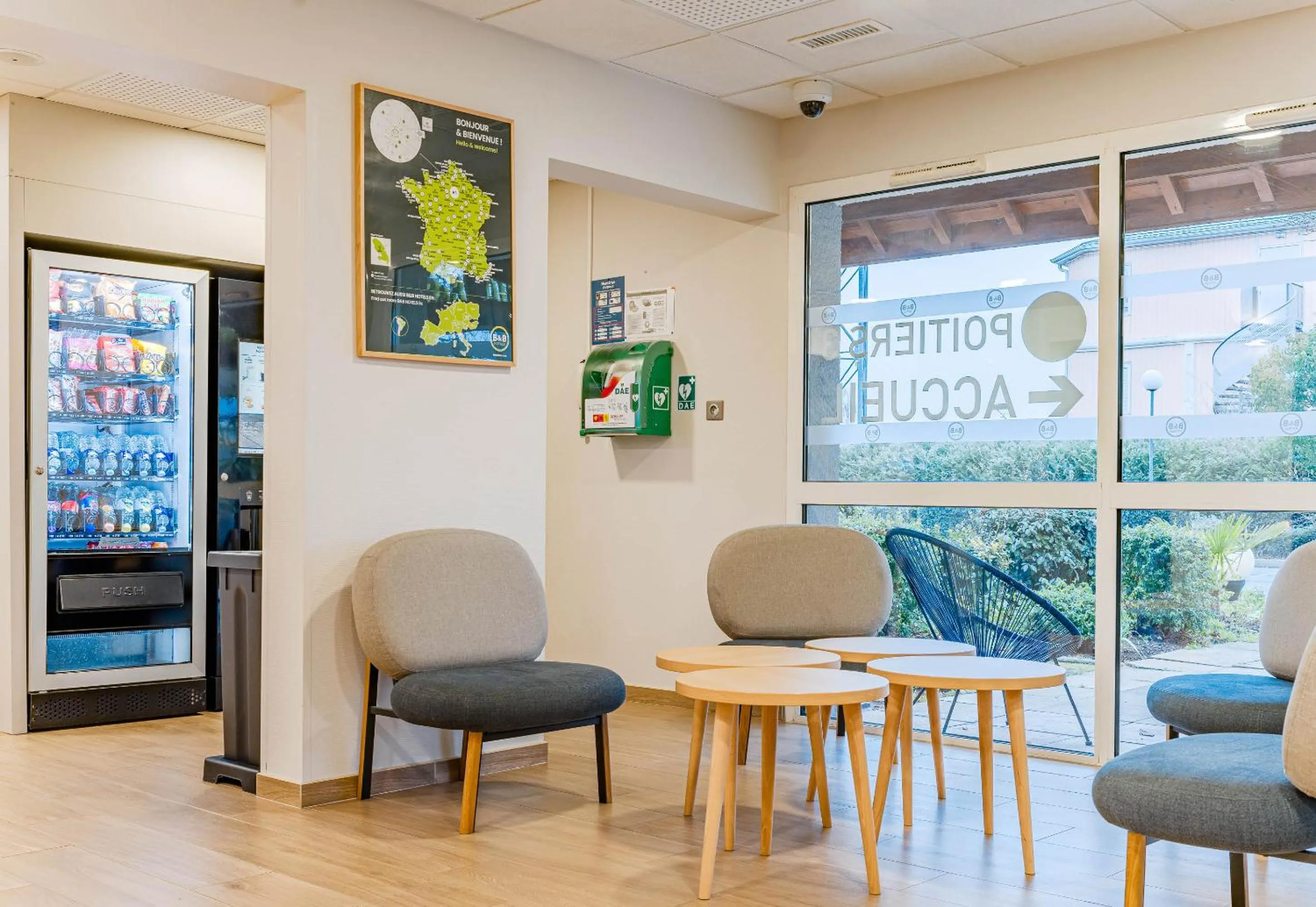 Lobby or reception in B&B HOTEL Poitiers 3 Futuroscope