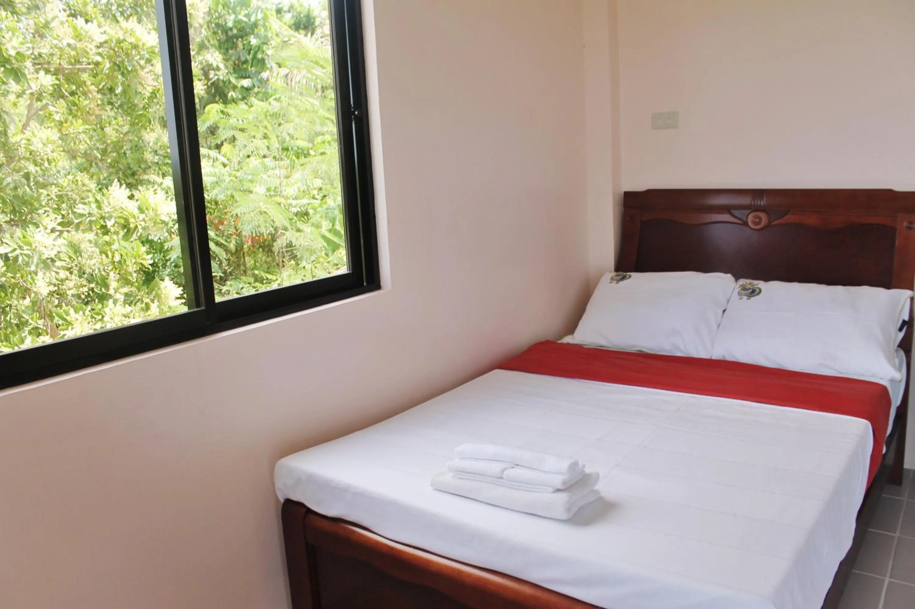 Garden, Bed in Vidas Mountain Stay-Bohol