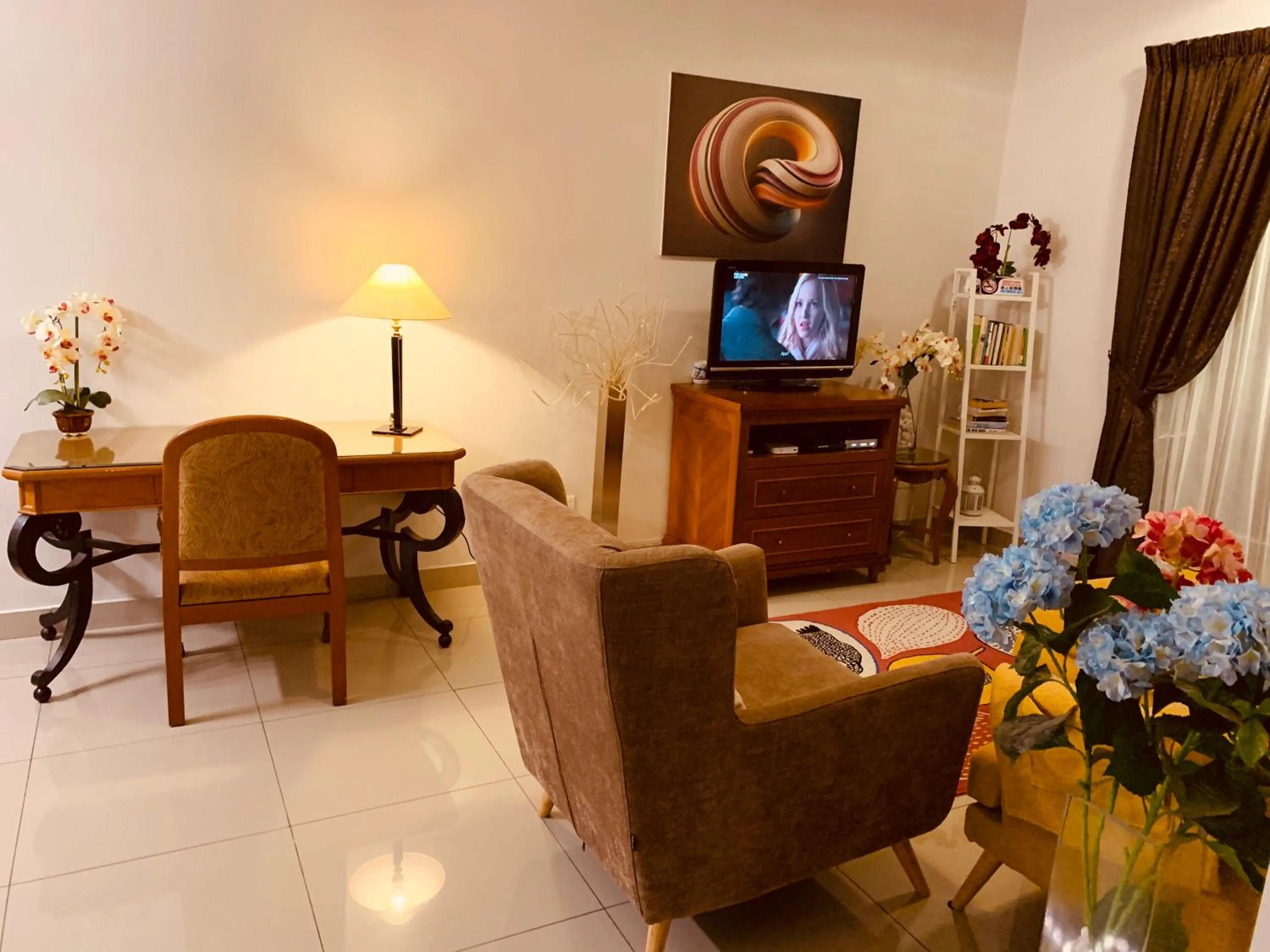 Skyview Univ360 Place Facing Mines Lake