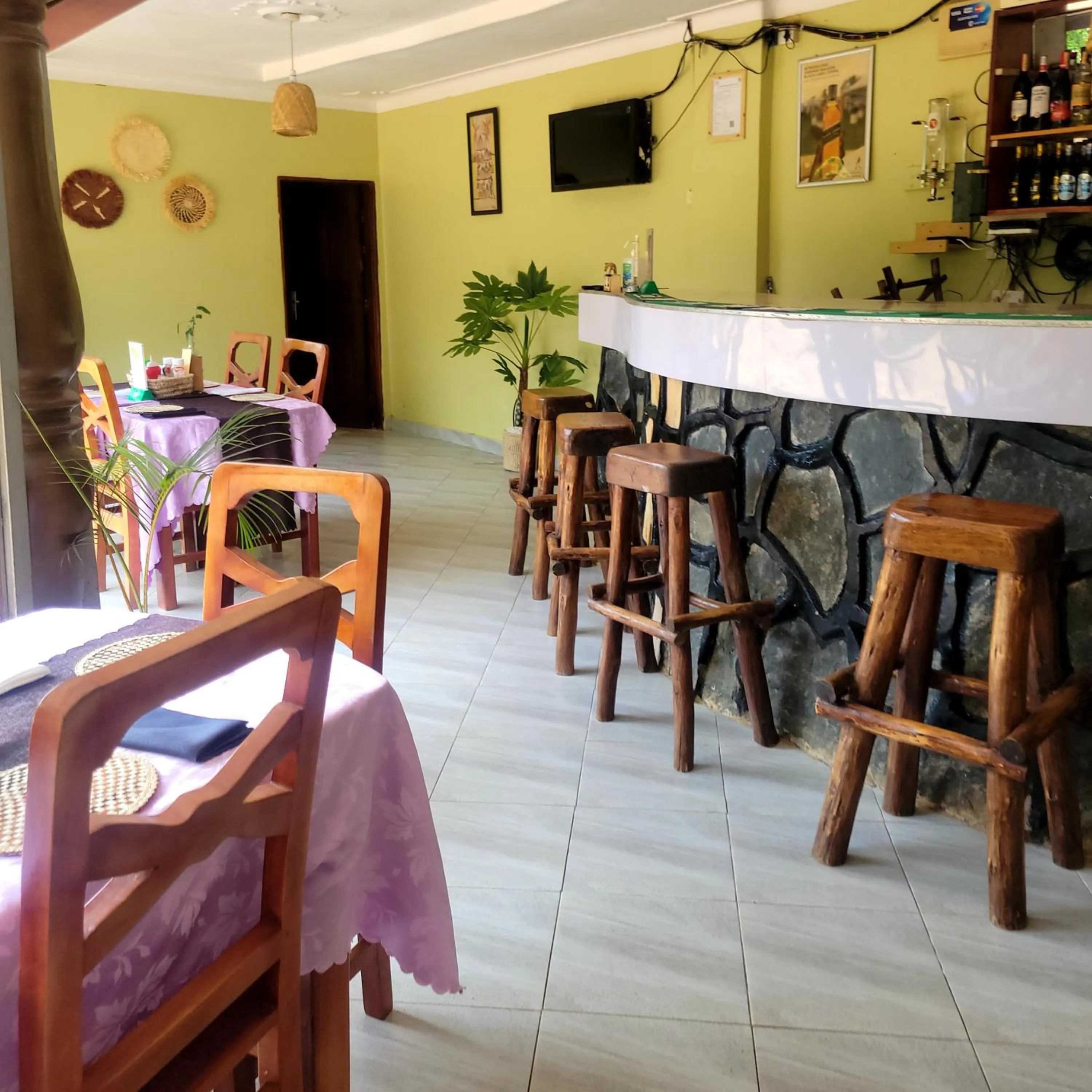 Restaurant/places to eat in Philo Leisure Gardens