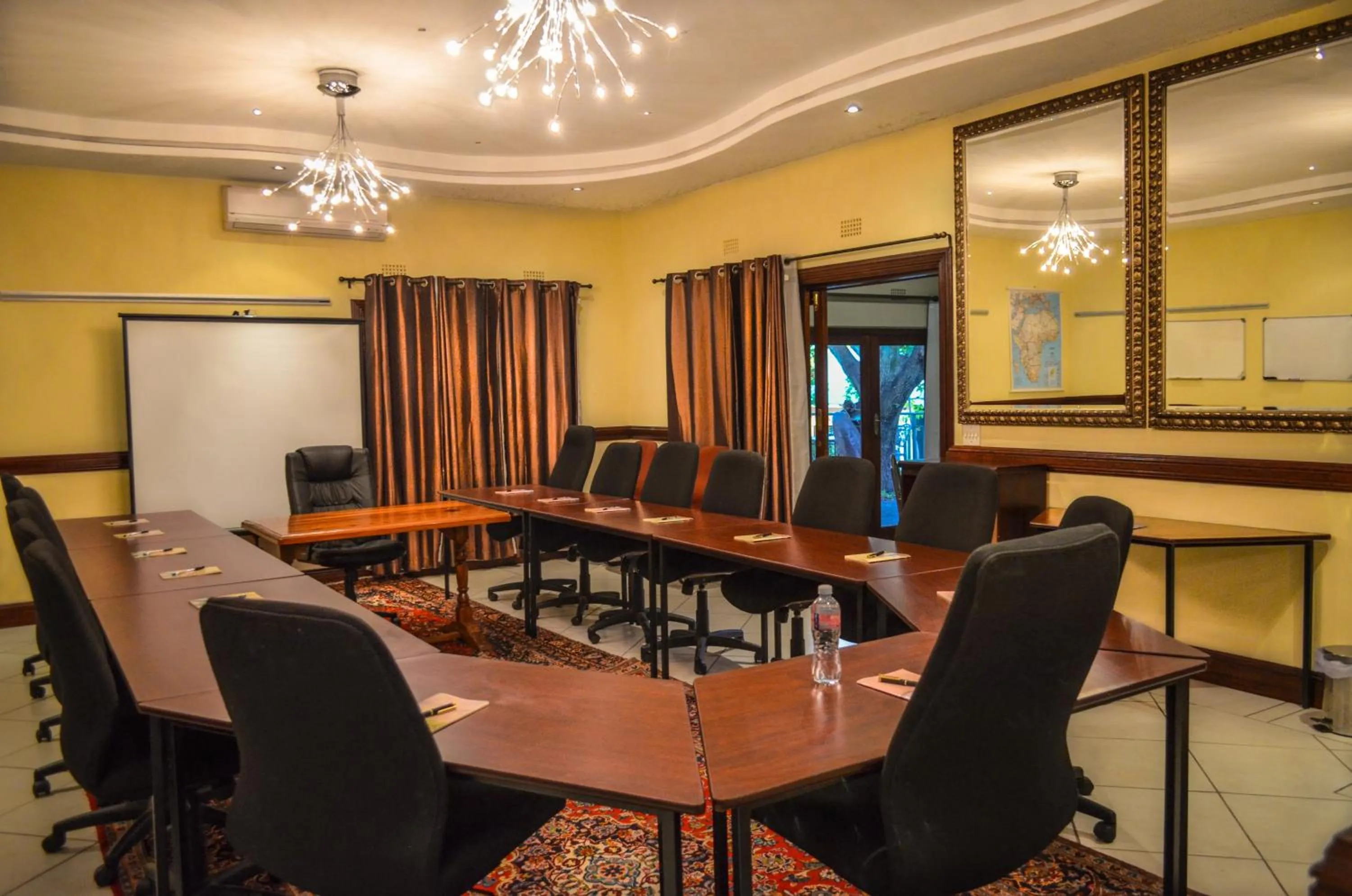 Meeting/conference room in Elizabeth Manor Guest House