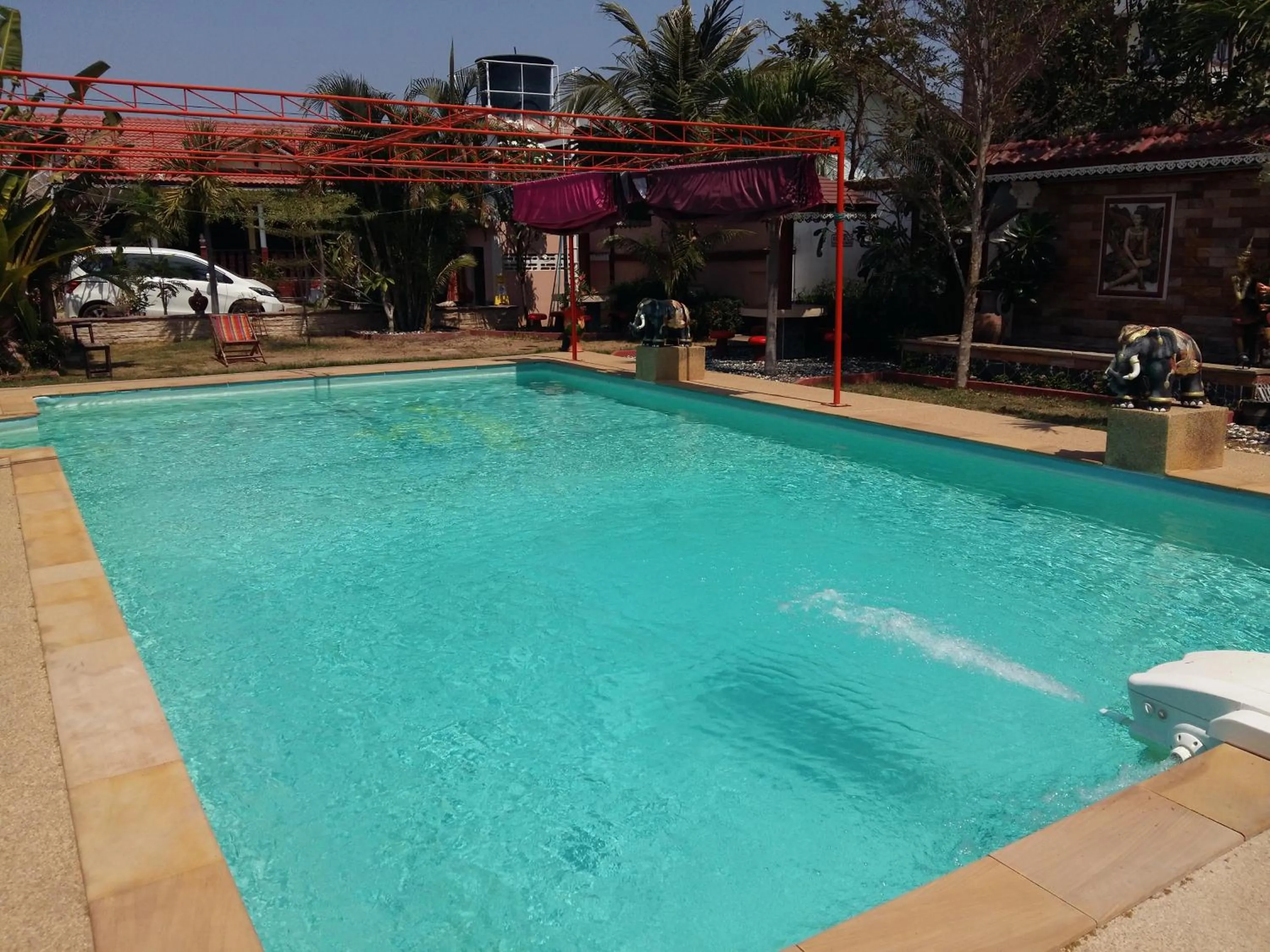 Swimming pool in Rerawadi Resort