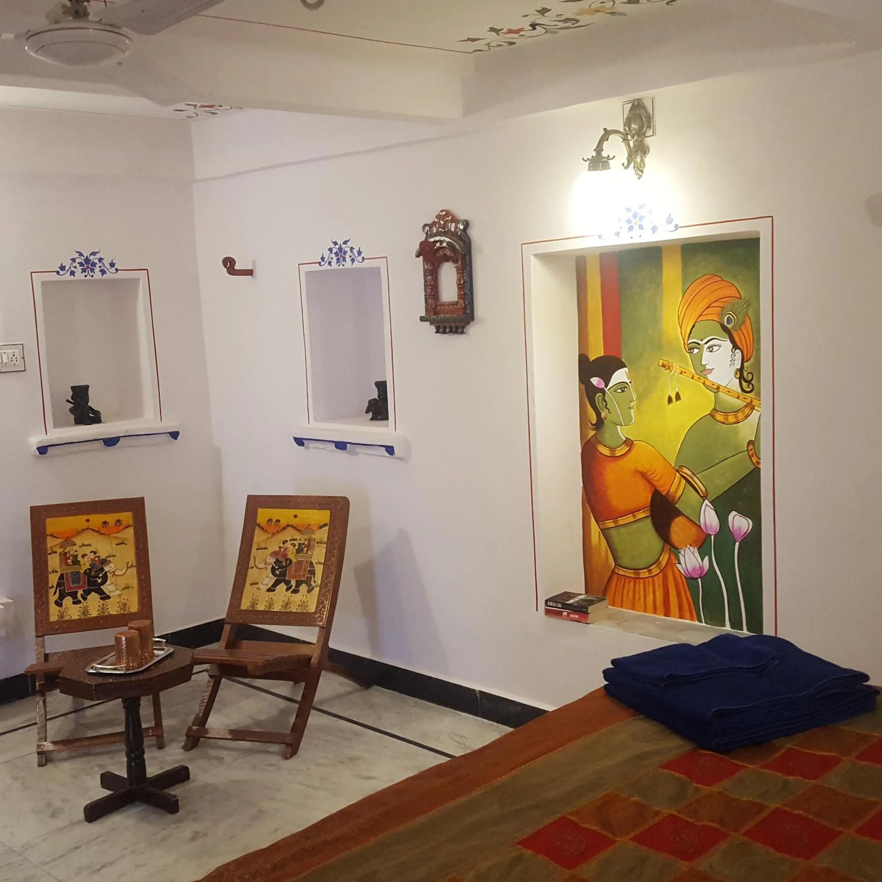 Deluxe Queen Room in Hari Niwas Guest House