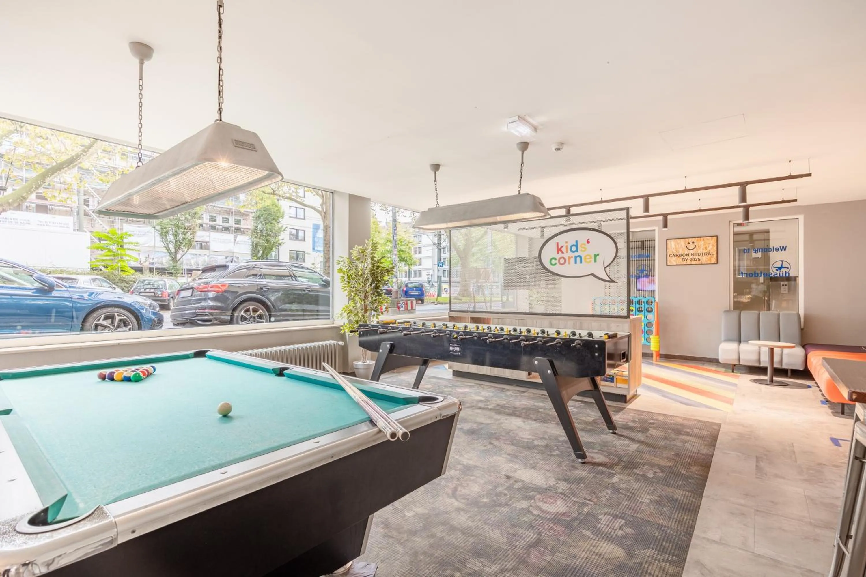 Billiard in a&o Düsseldorf Hauptbahnhof