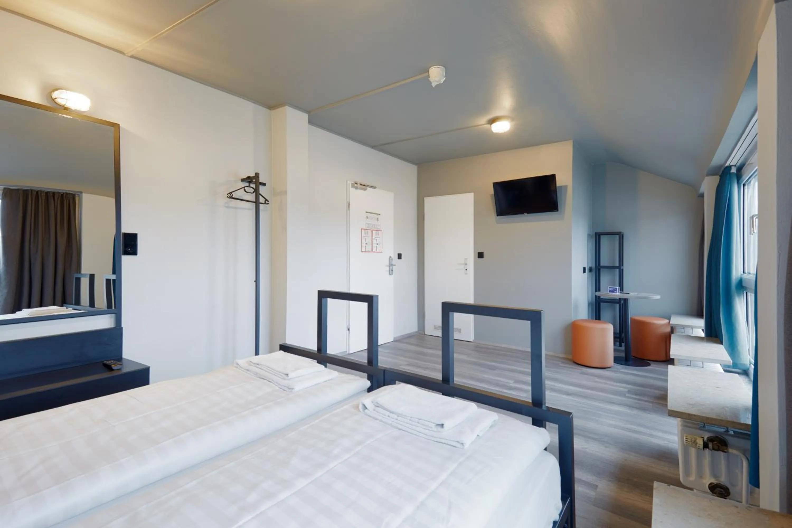 Bedroom, Bed in a&o Düsseldorf Hauptbahnhof