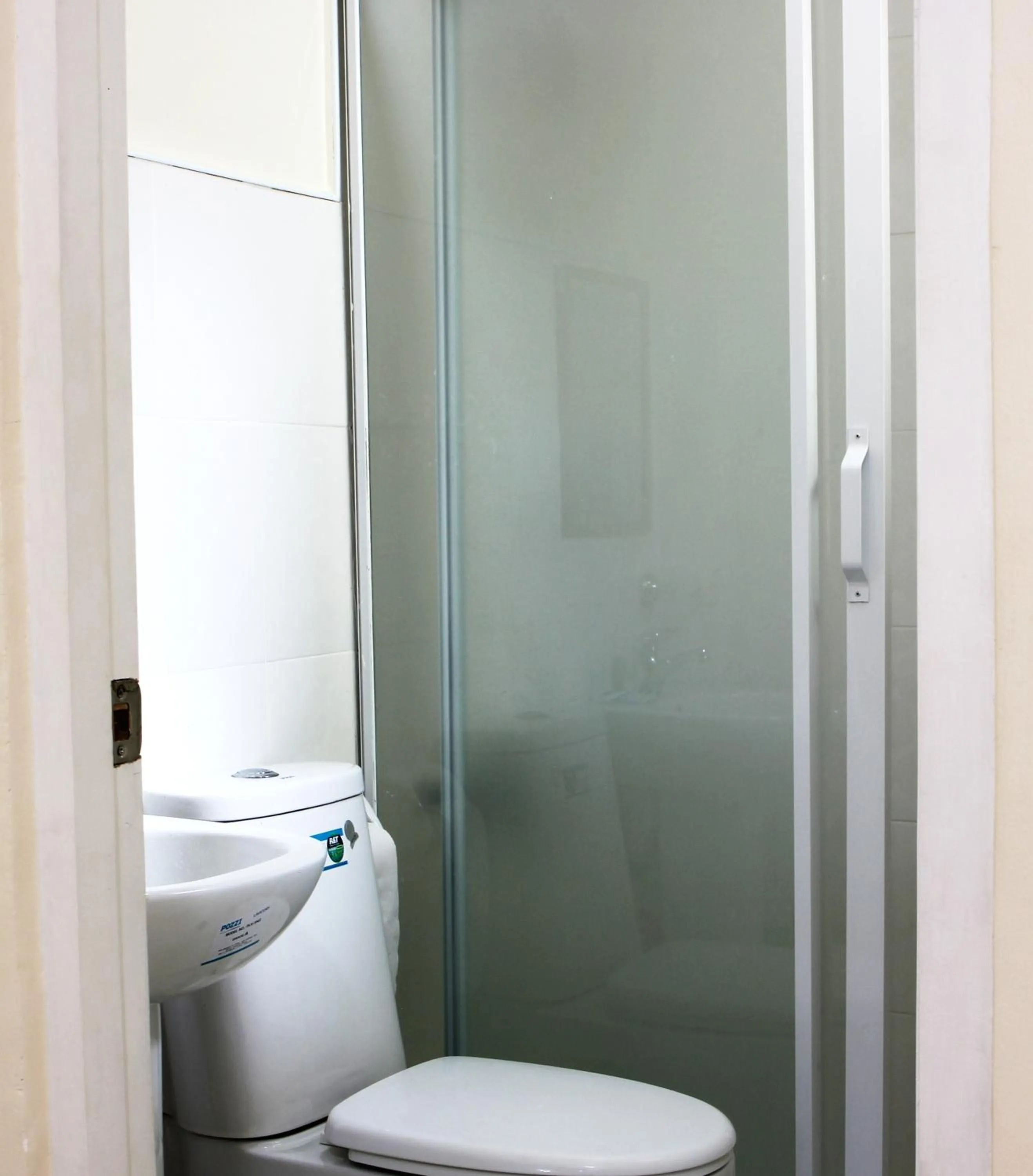 Shower in Laciaville Resort and Hotel