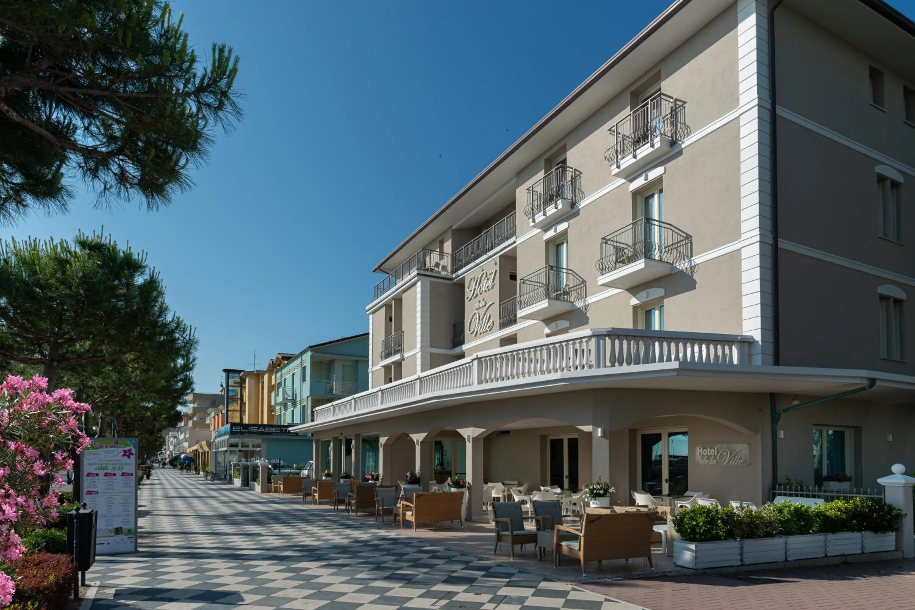 Property building in Hotel De La Ville