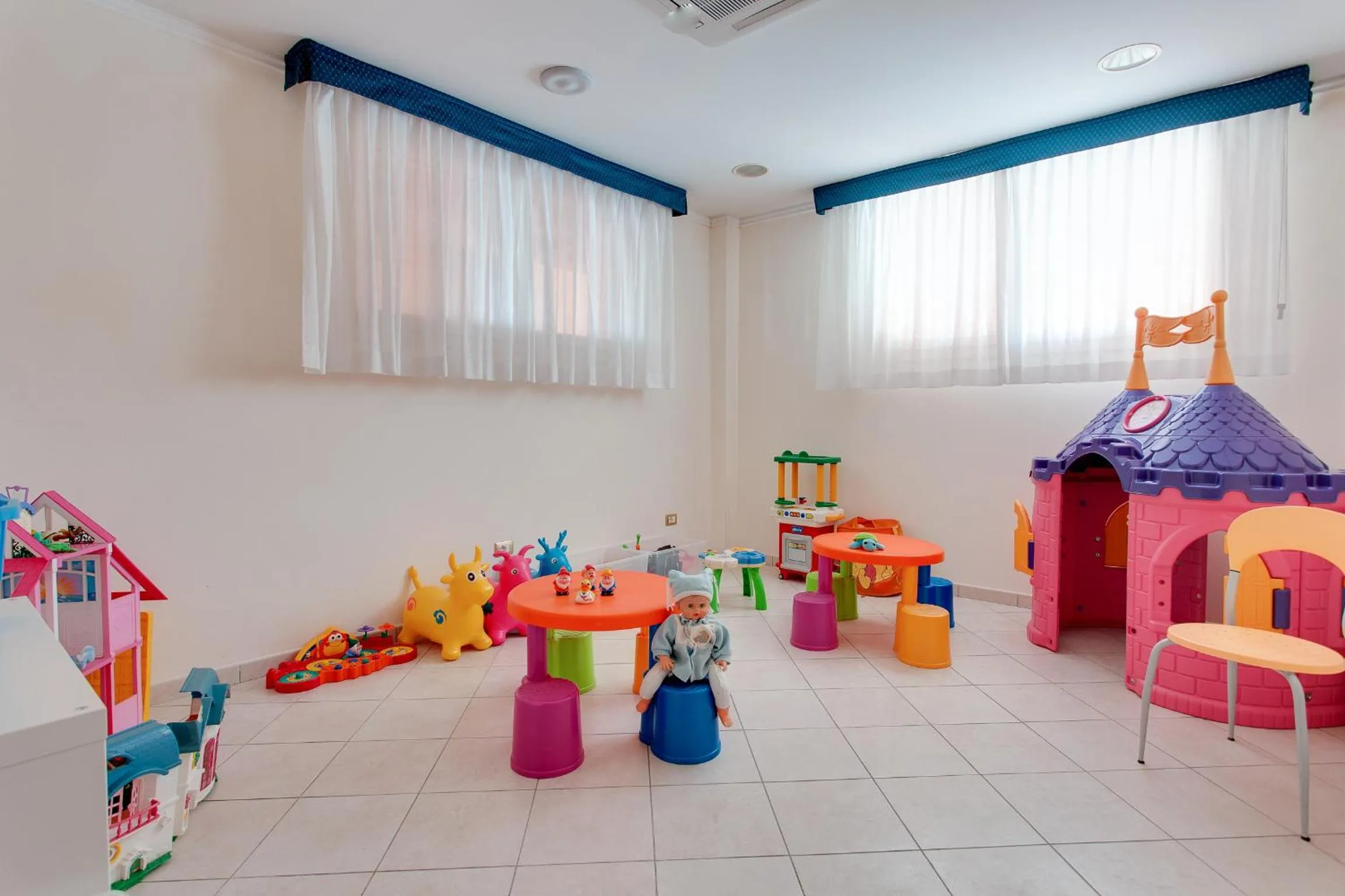 Children play ground in Hotel De La Ville