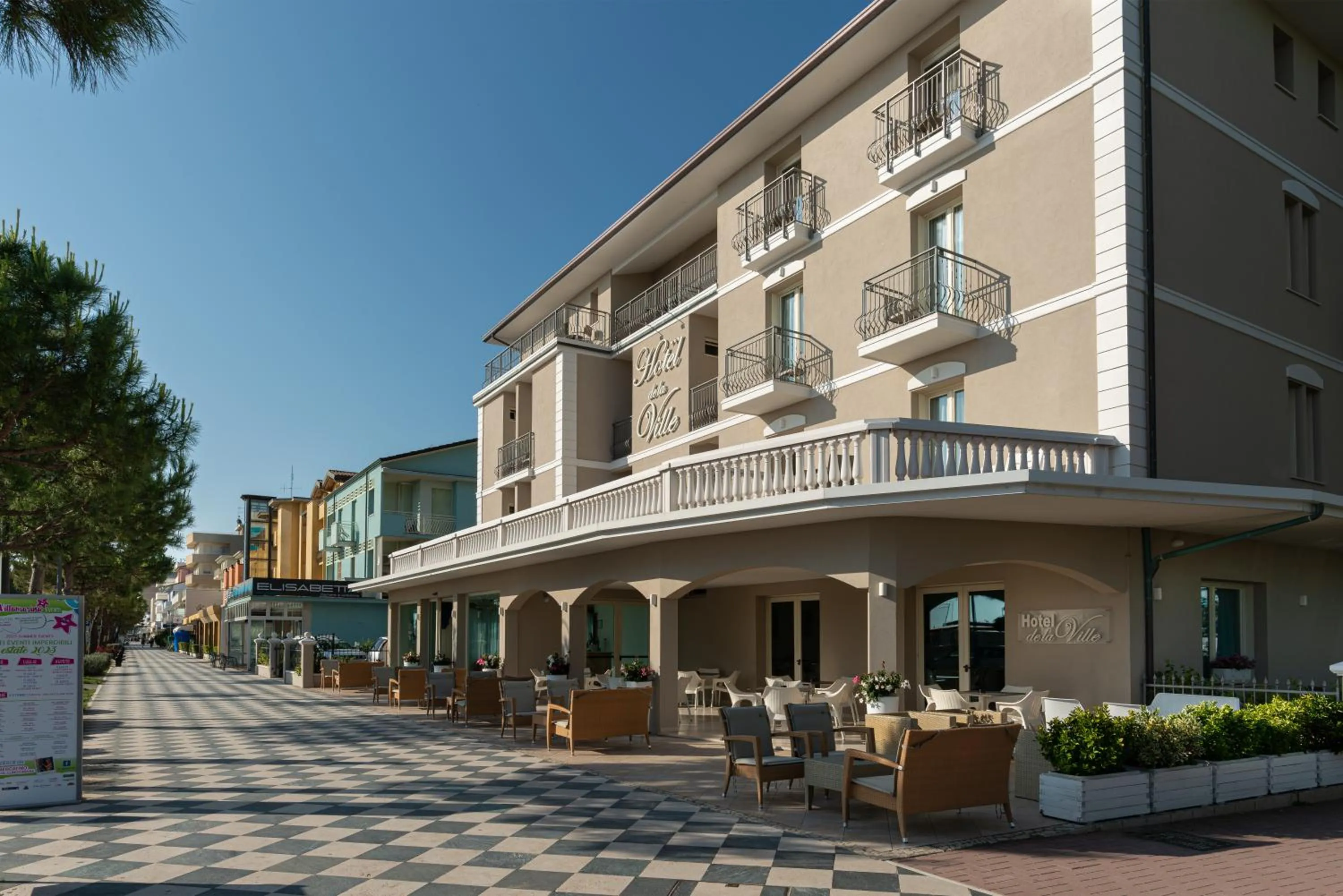 Property building in Hotel De La Ville